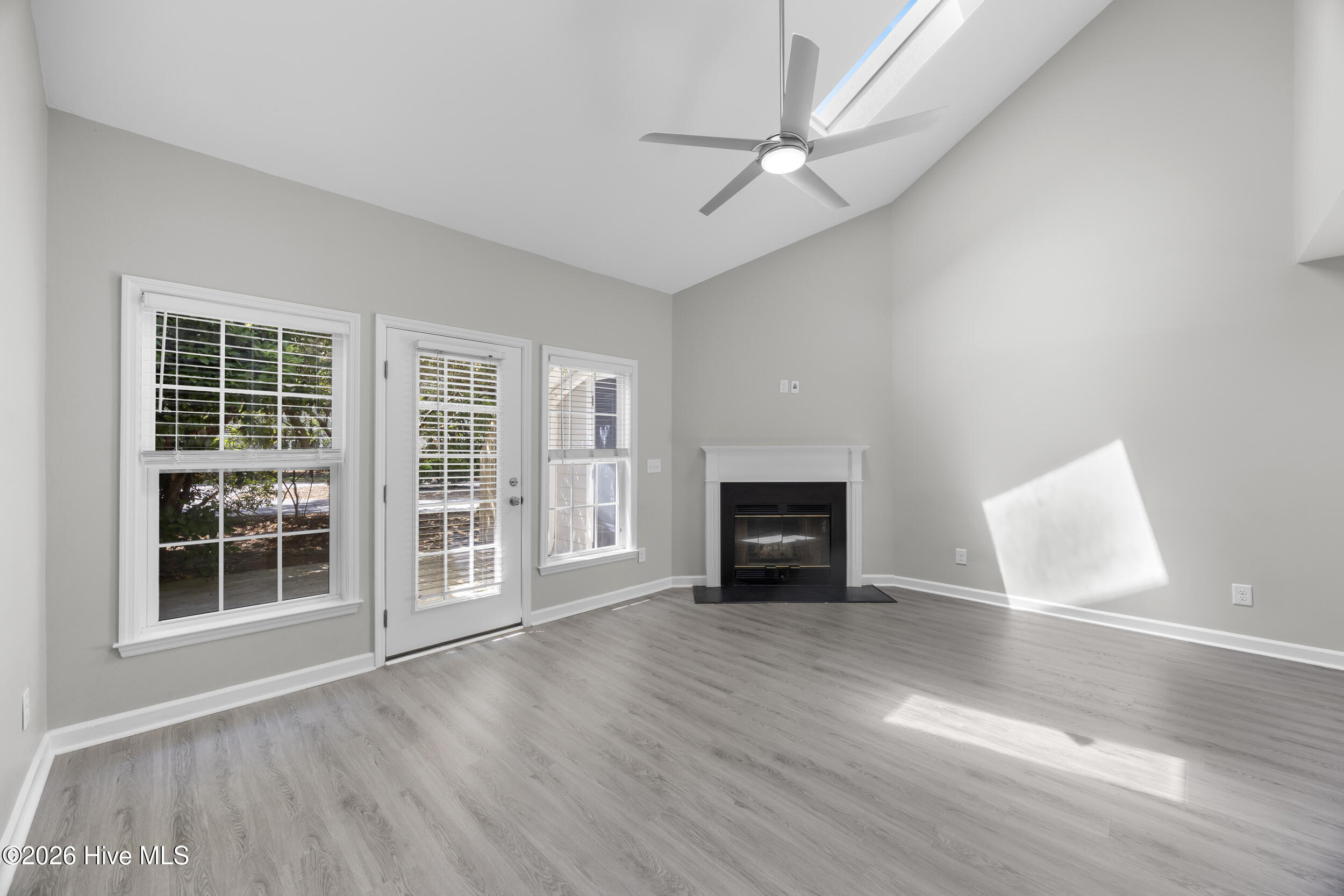 100570067 | Photo 13