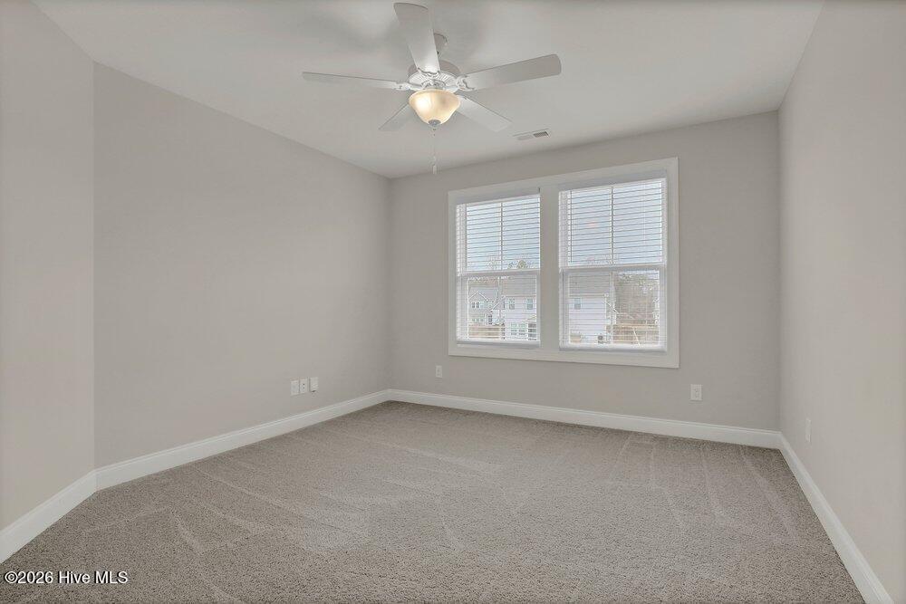 100558319 | Photo 23