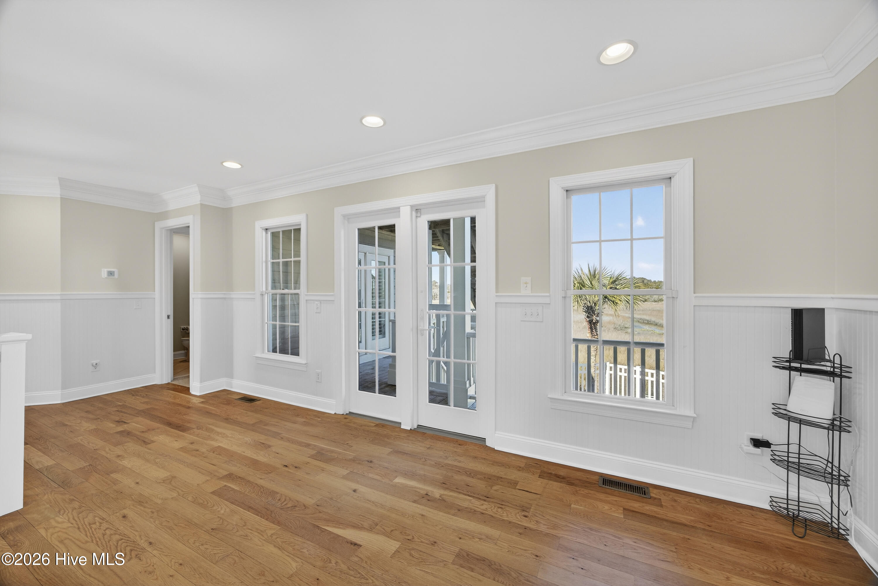 100554981 | Photo 111