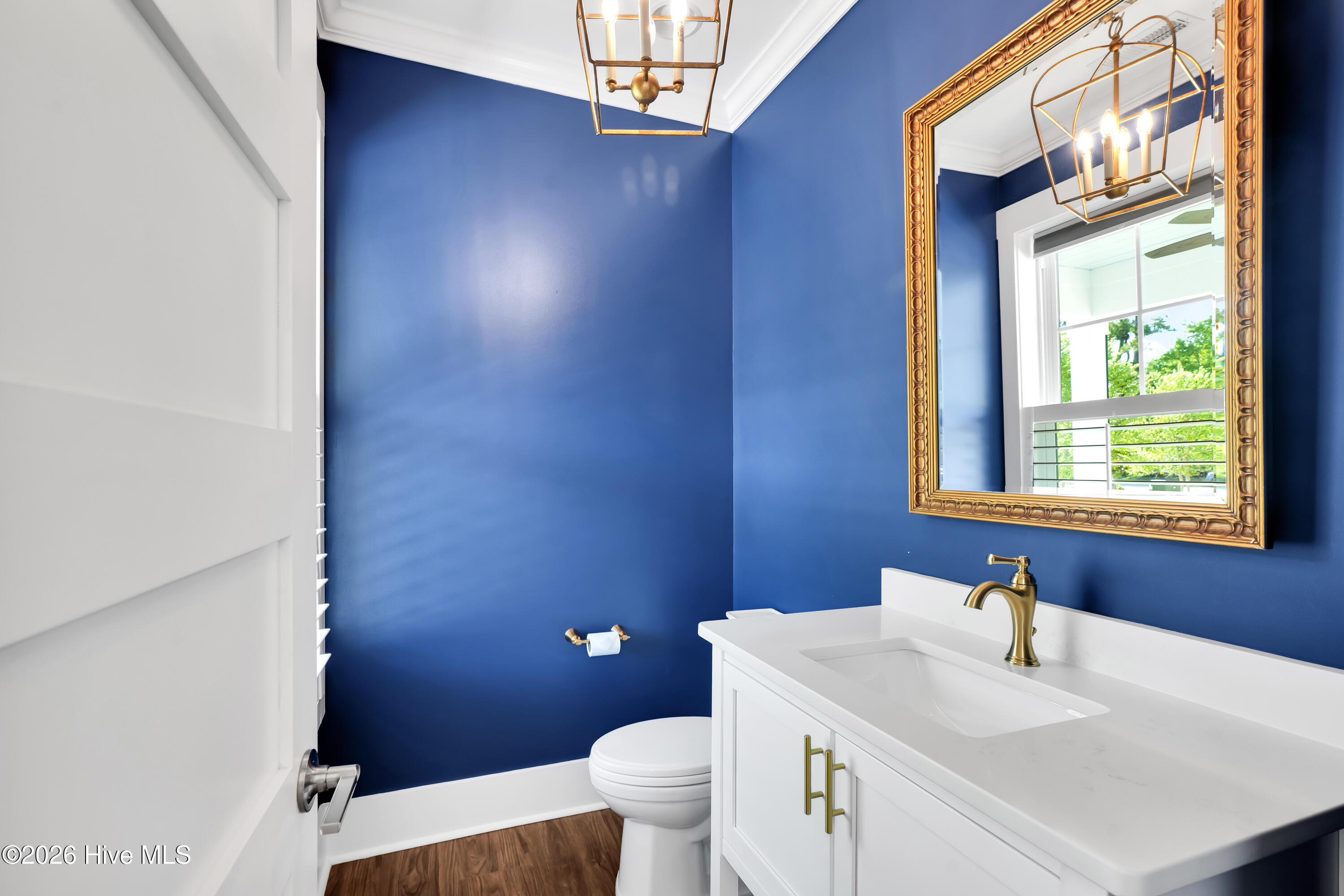 100567914 | Photo 12