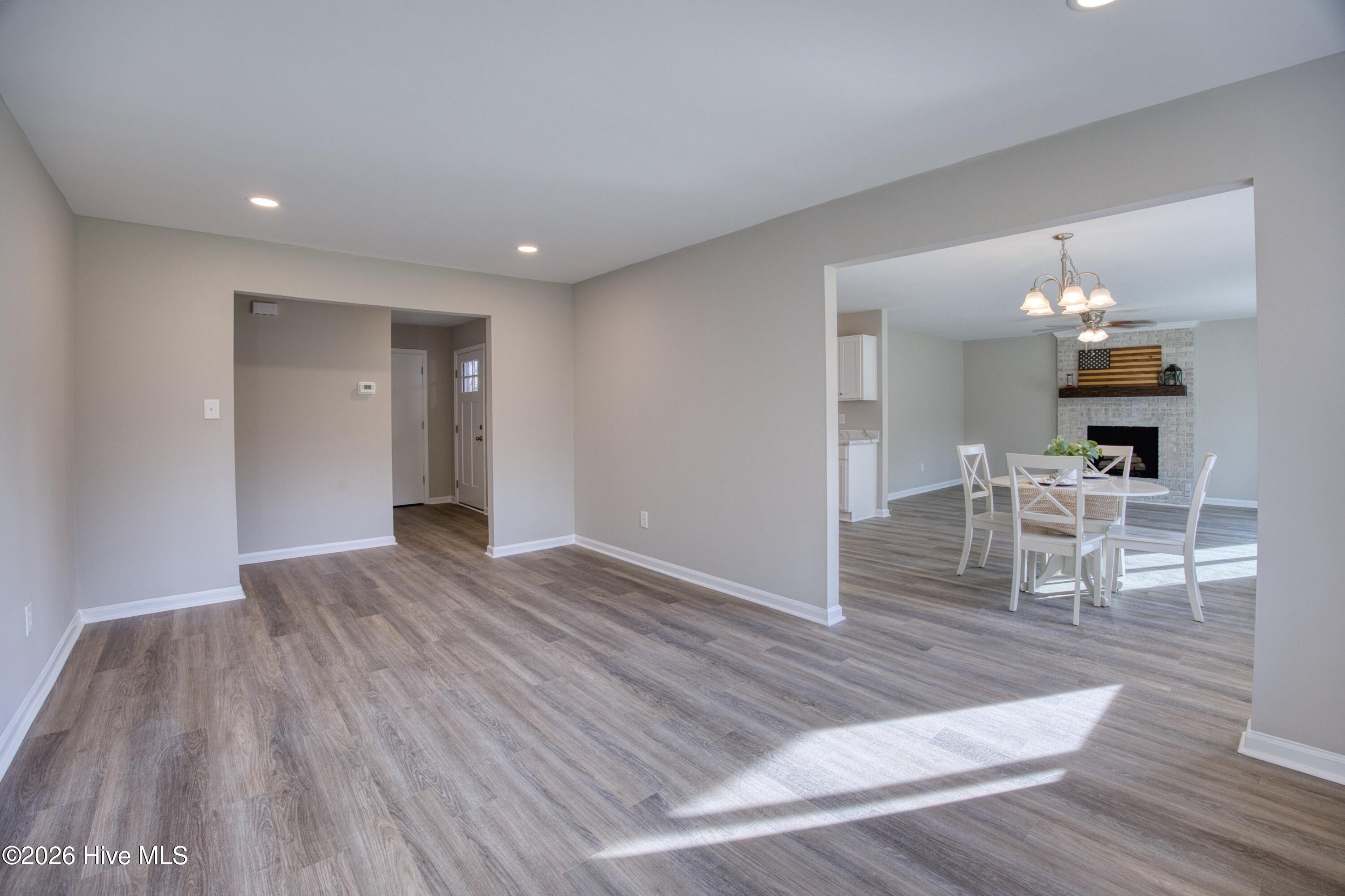 100561992 | Photo 15