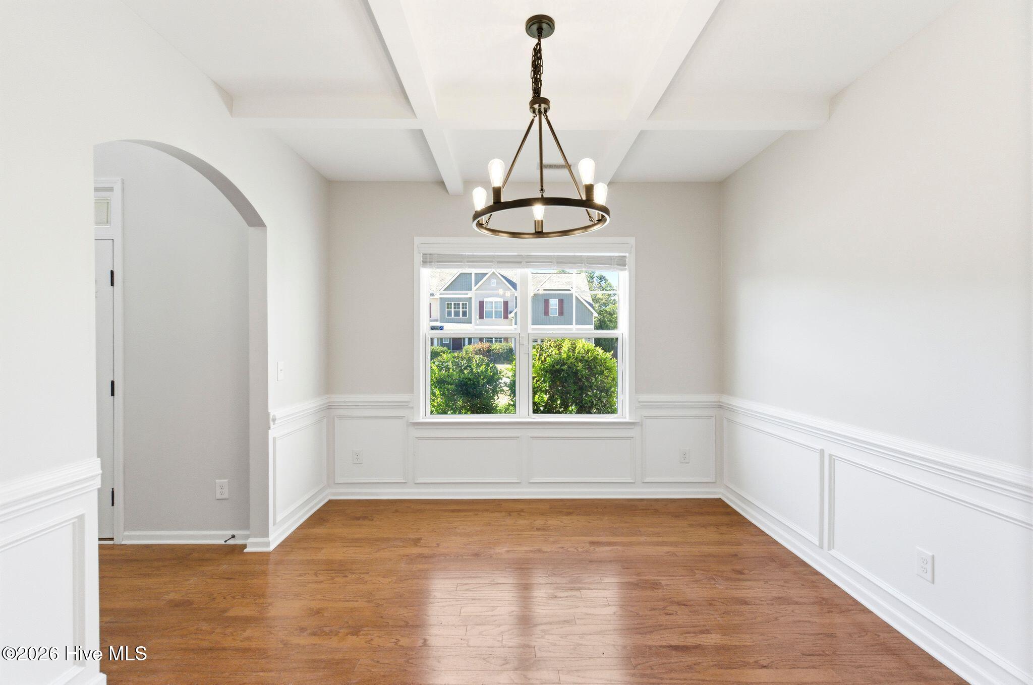 100566859 | Photo 12