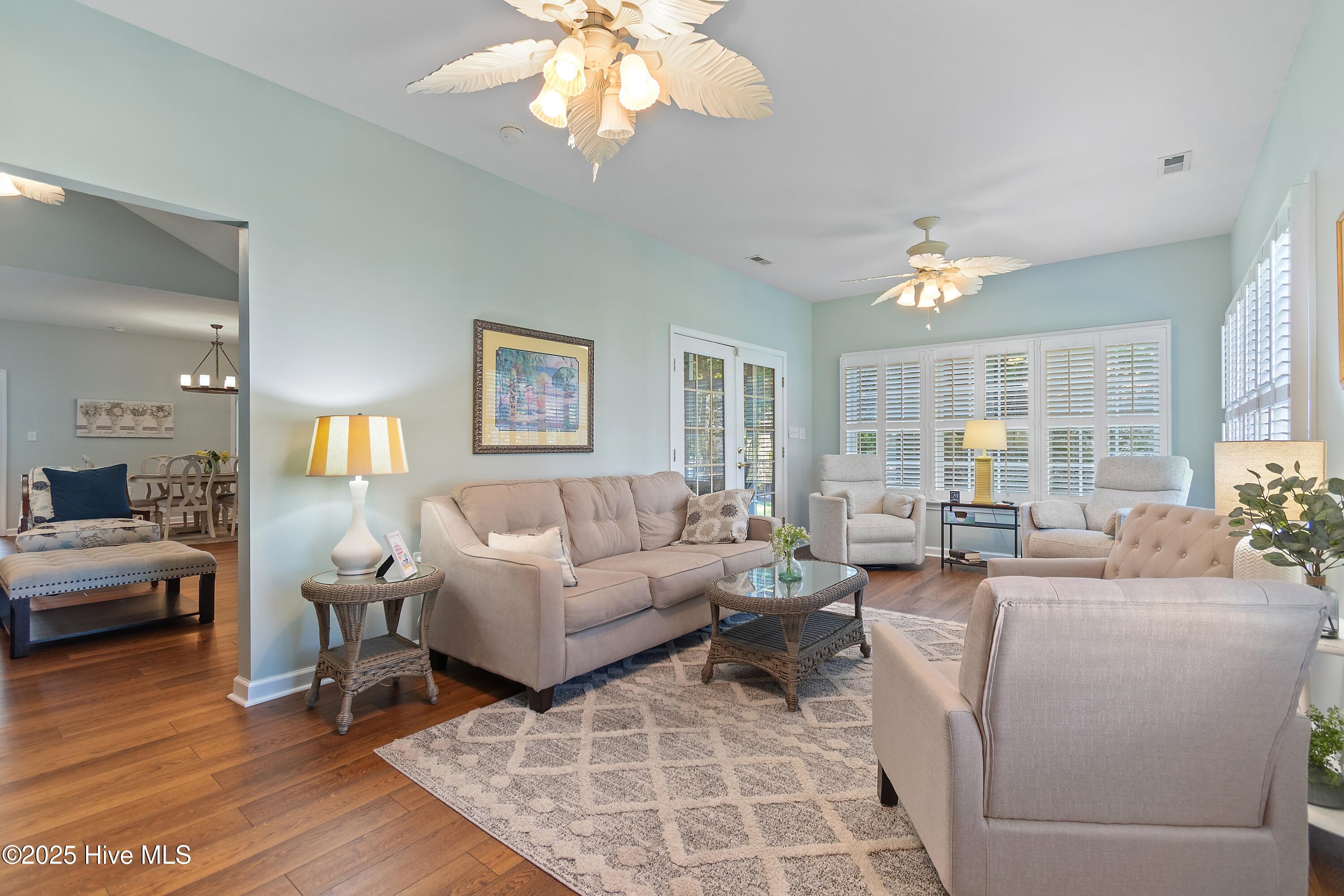 100529208 | Photo 23