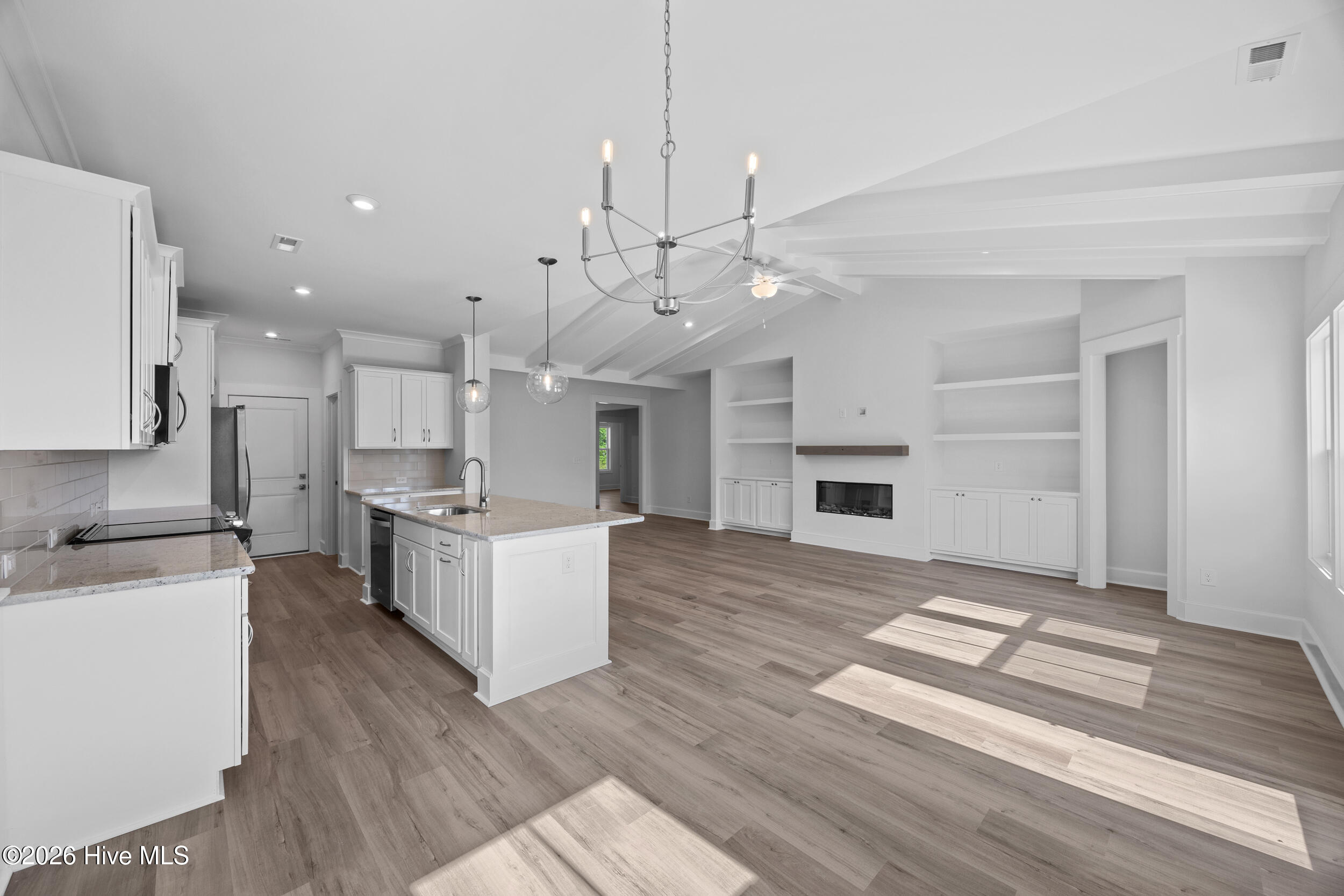 100551079 | Photo 16