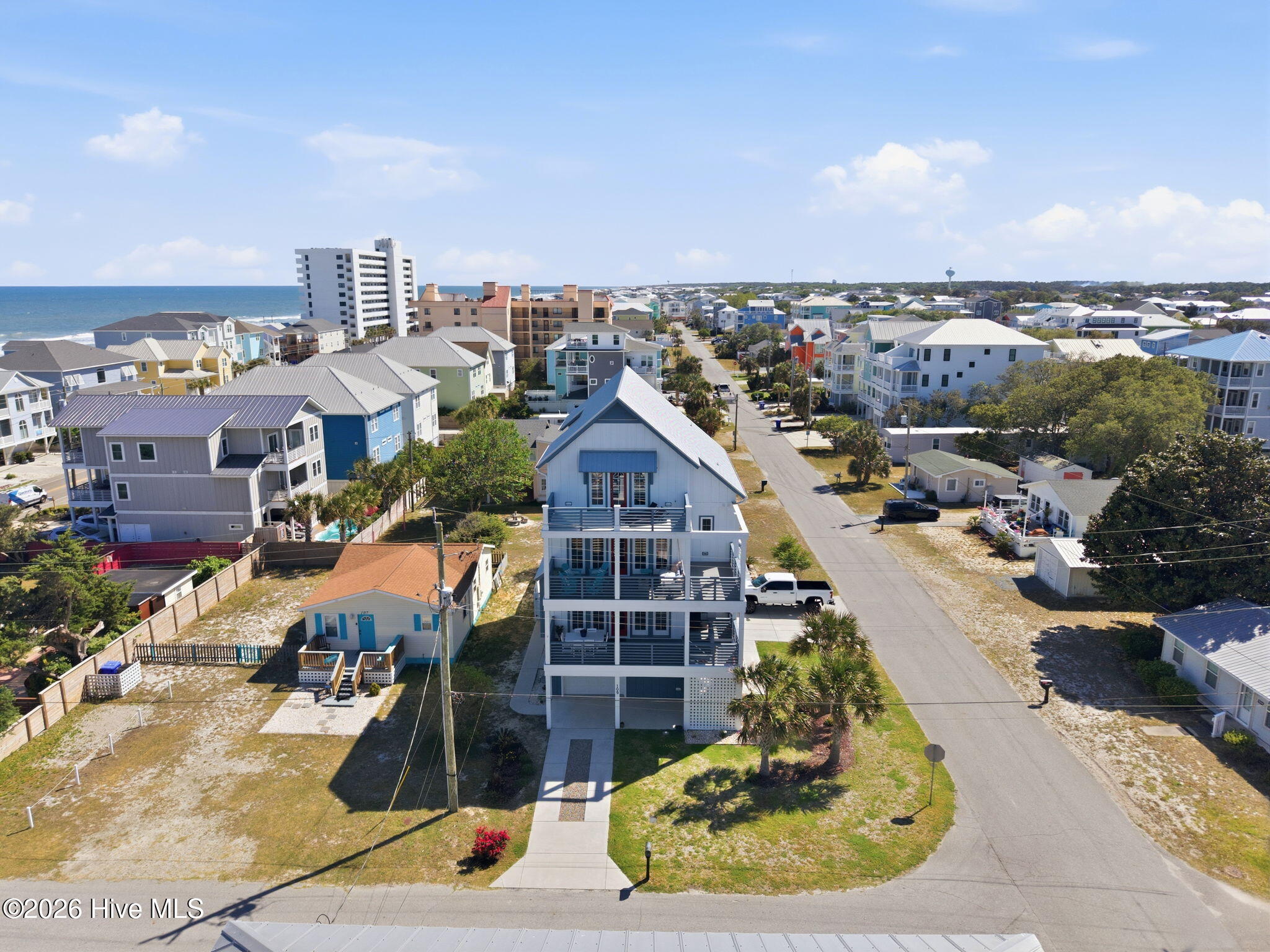 100570056 | Photo 74