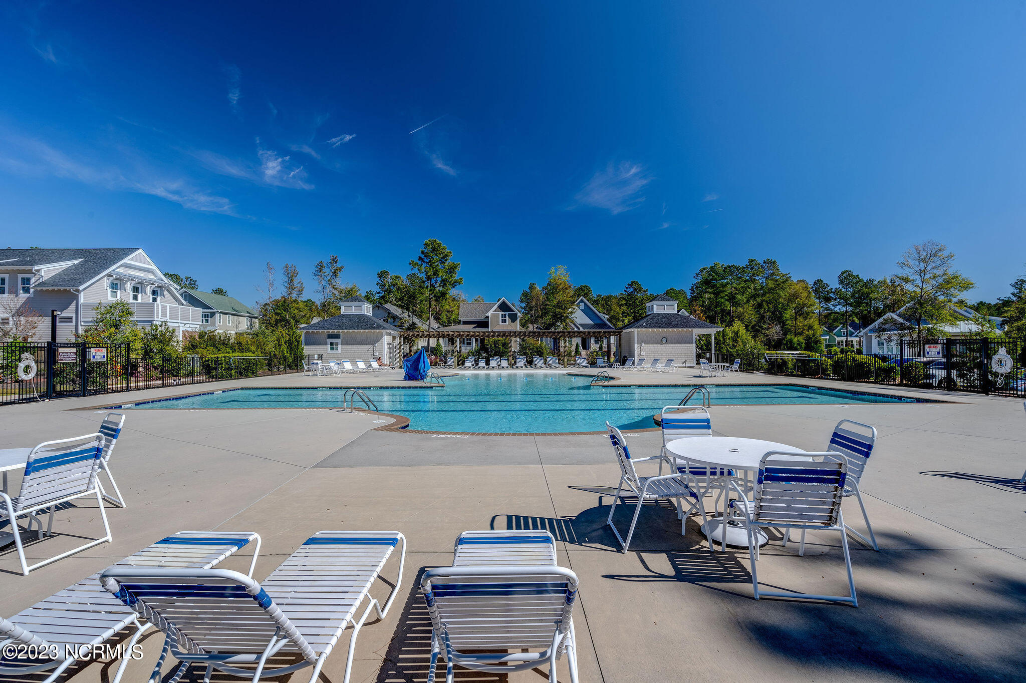 100568046 | Photo 74