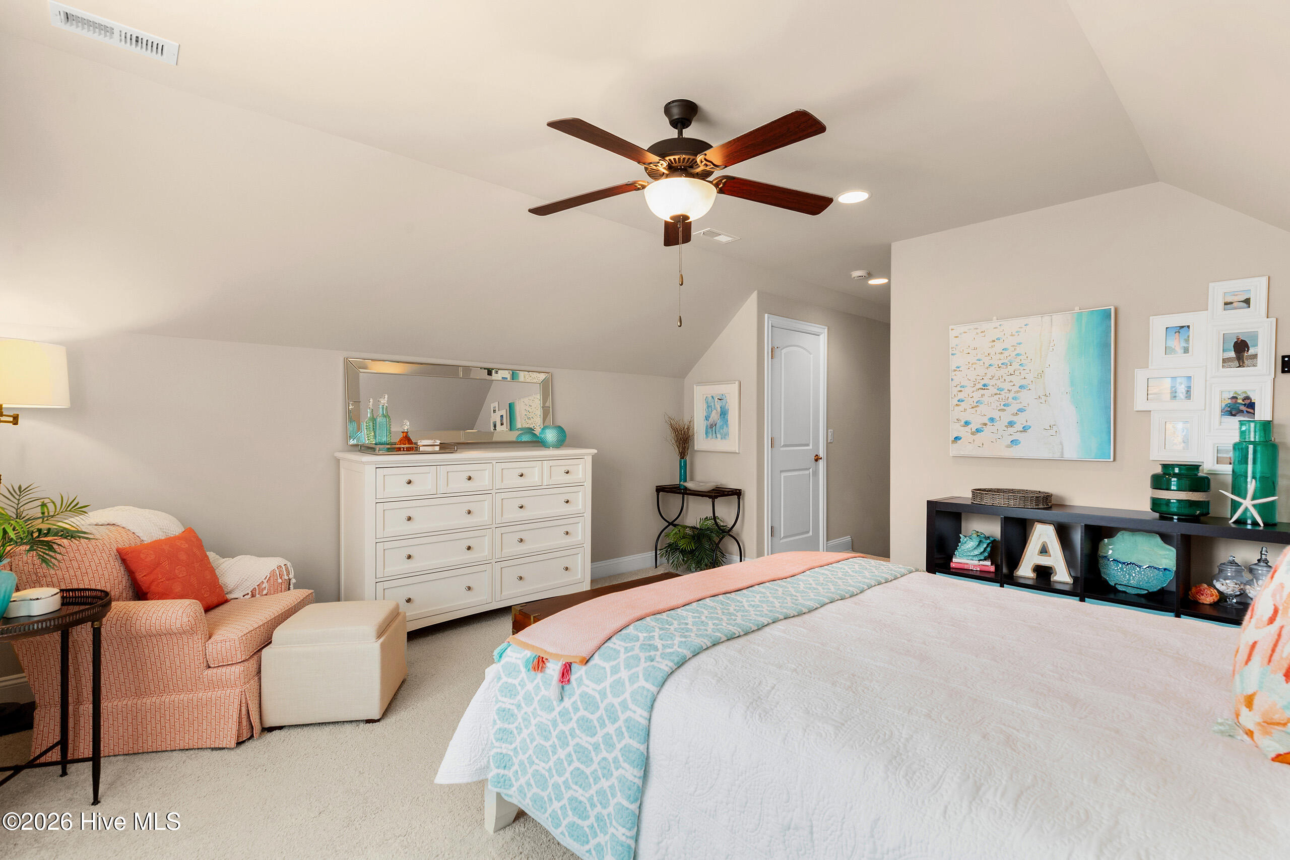 100567107 | Photo 34