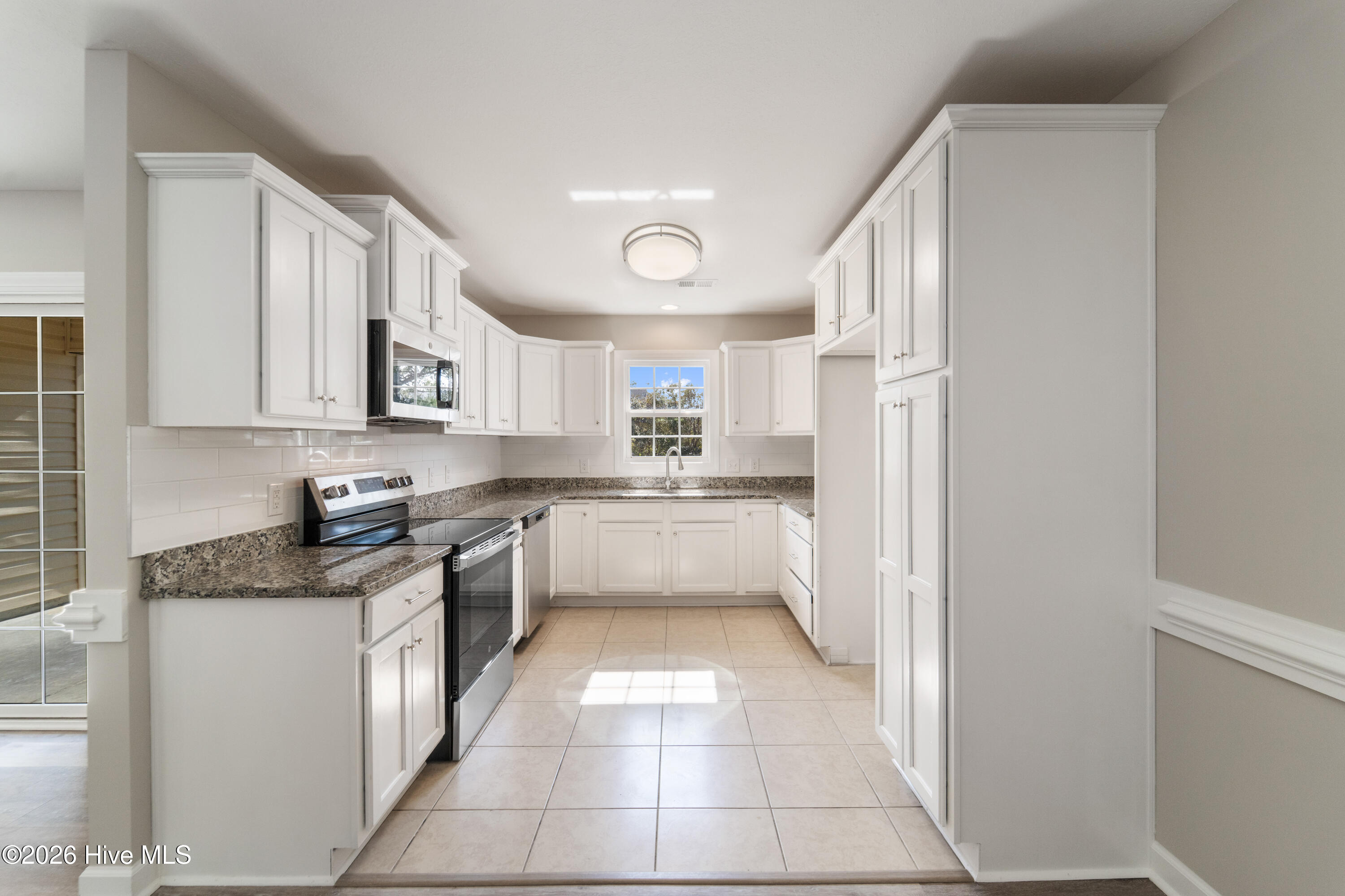 100553894 | Photo 10