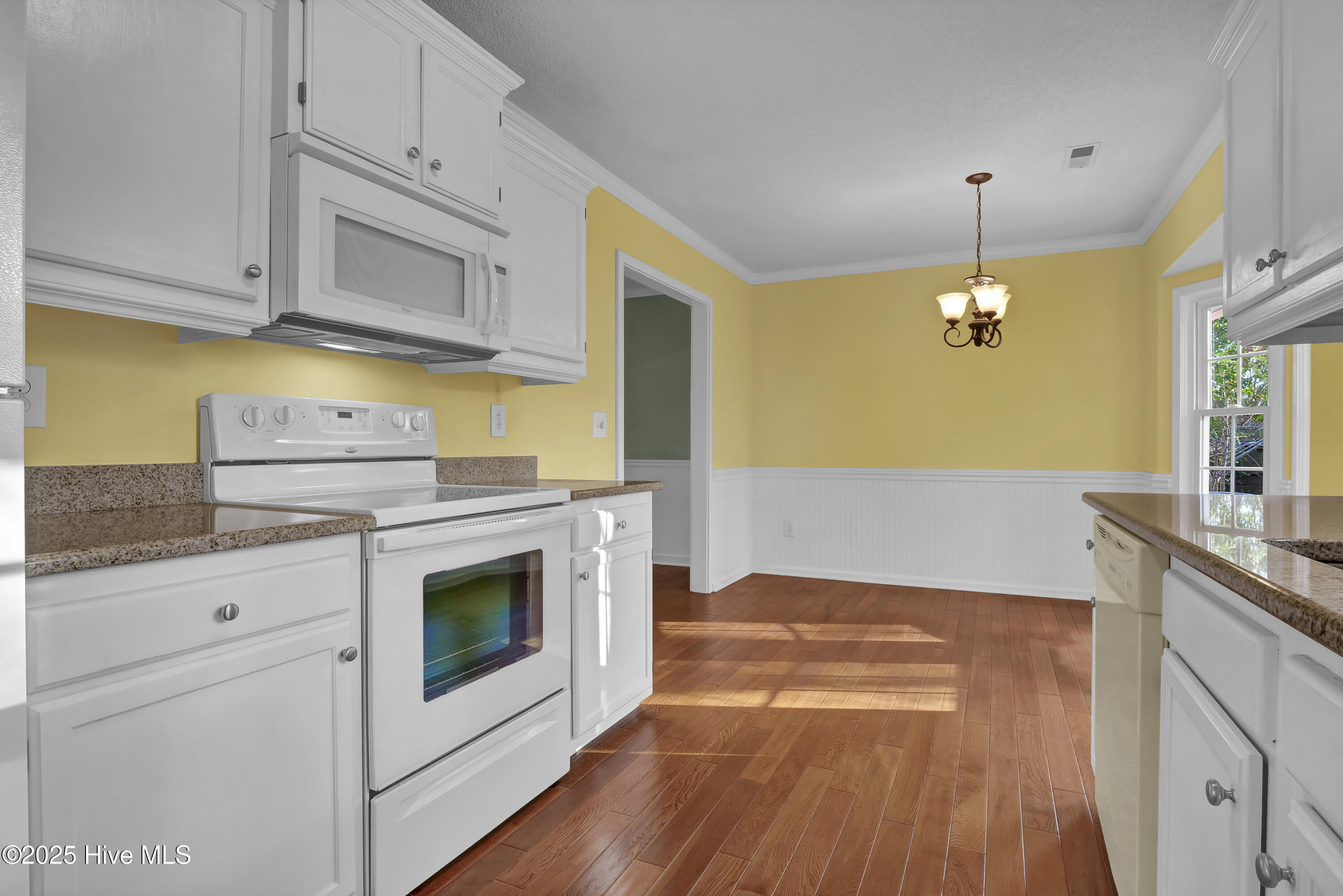 100545565 | Photo 12