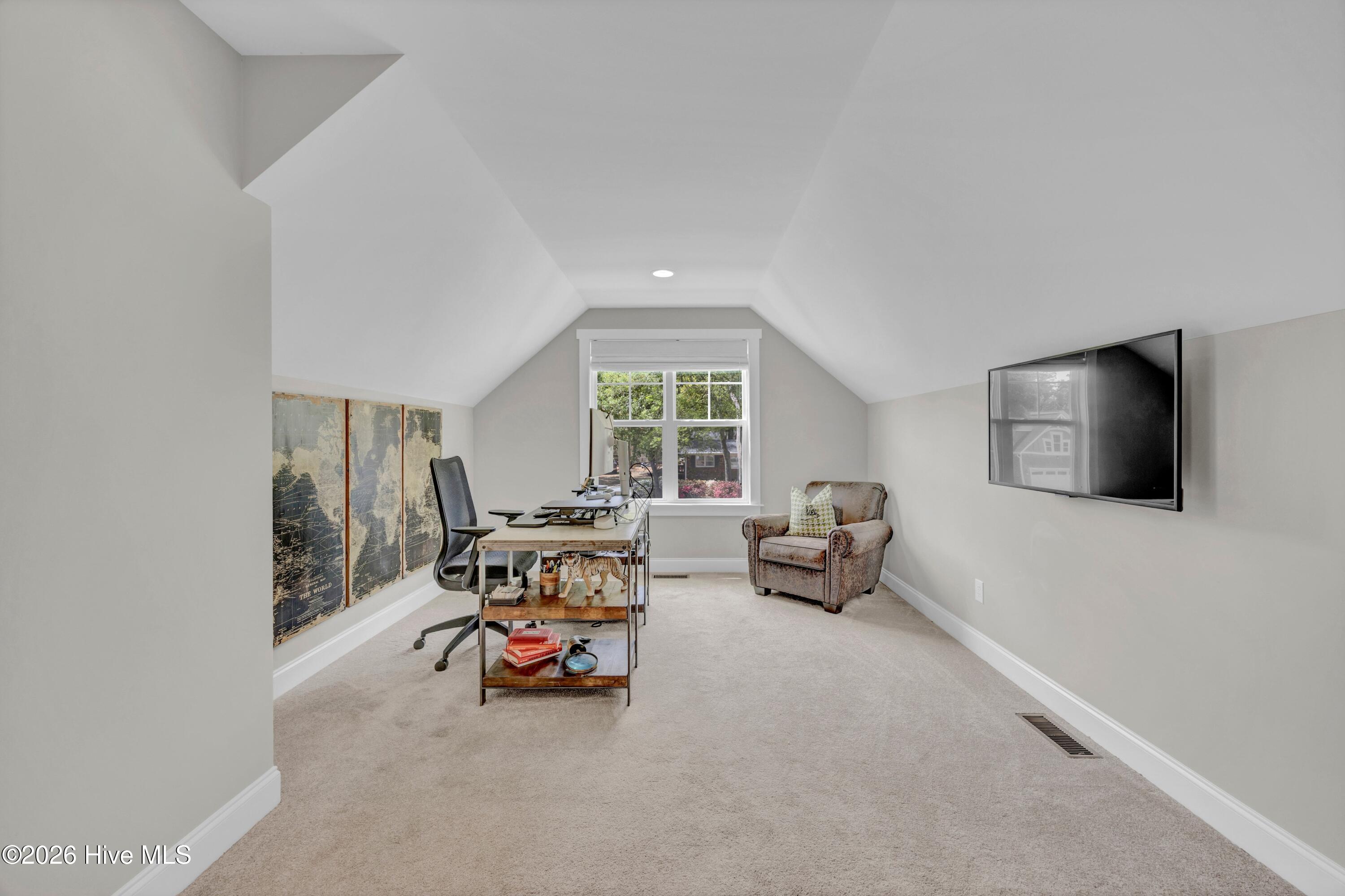 100566048 | Photo 39