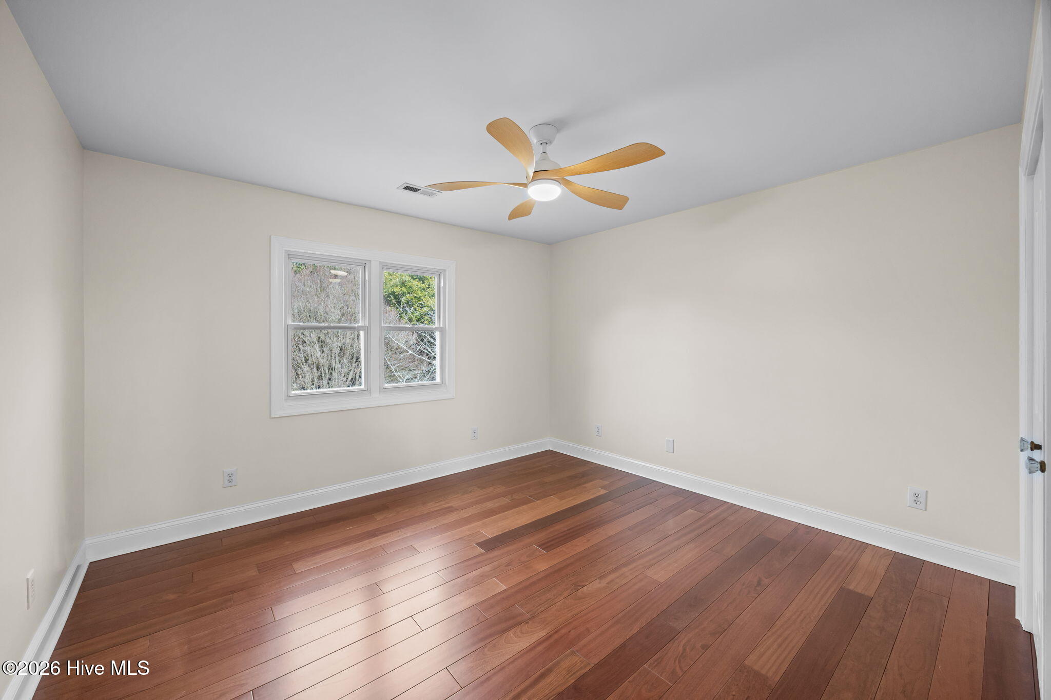 100557561 | Photo 16