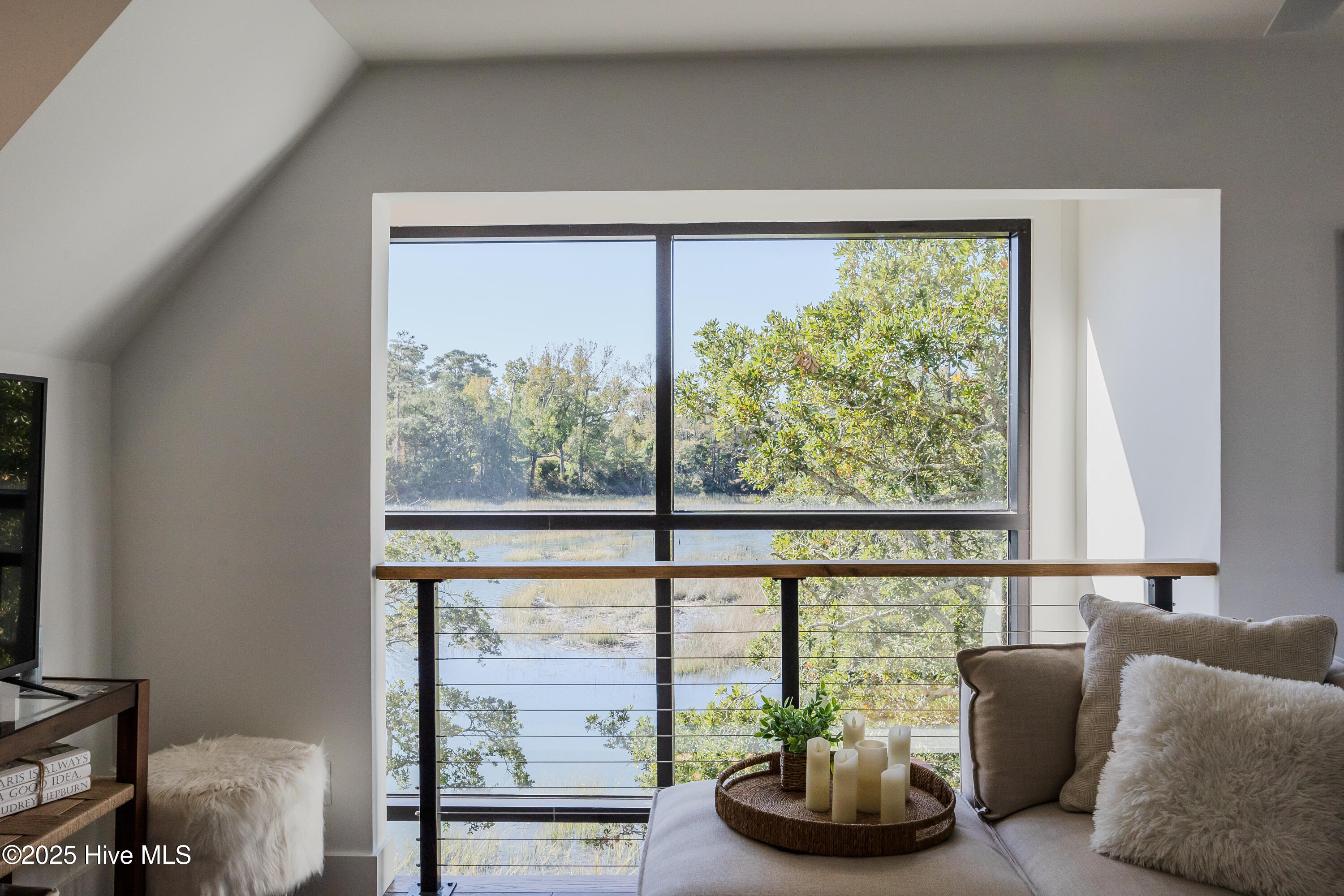 100518193 | Photo 31