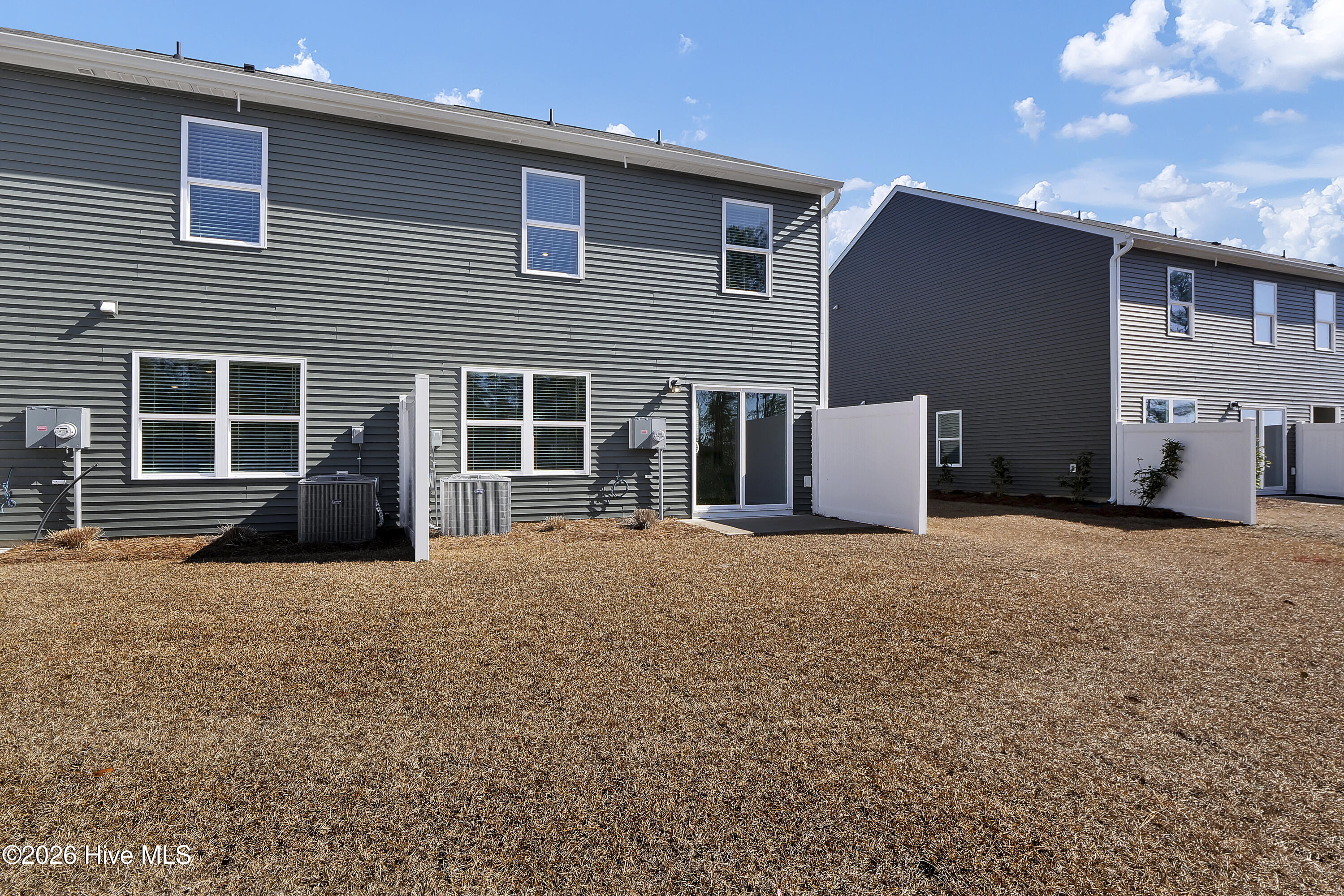 100569418 | Photo 35