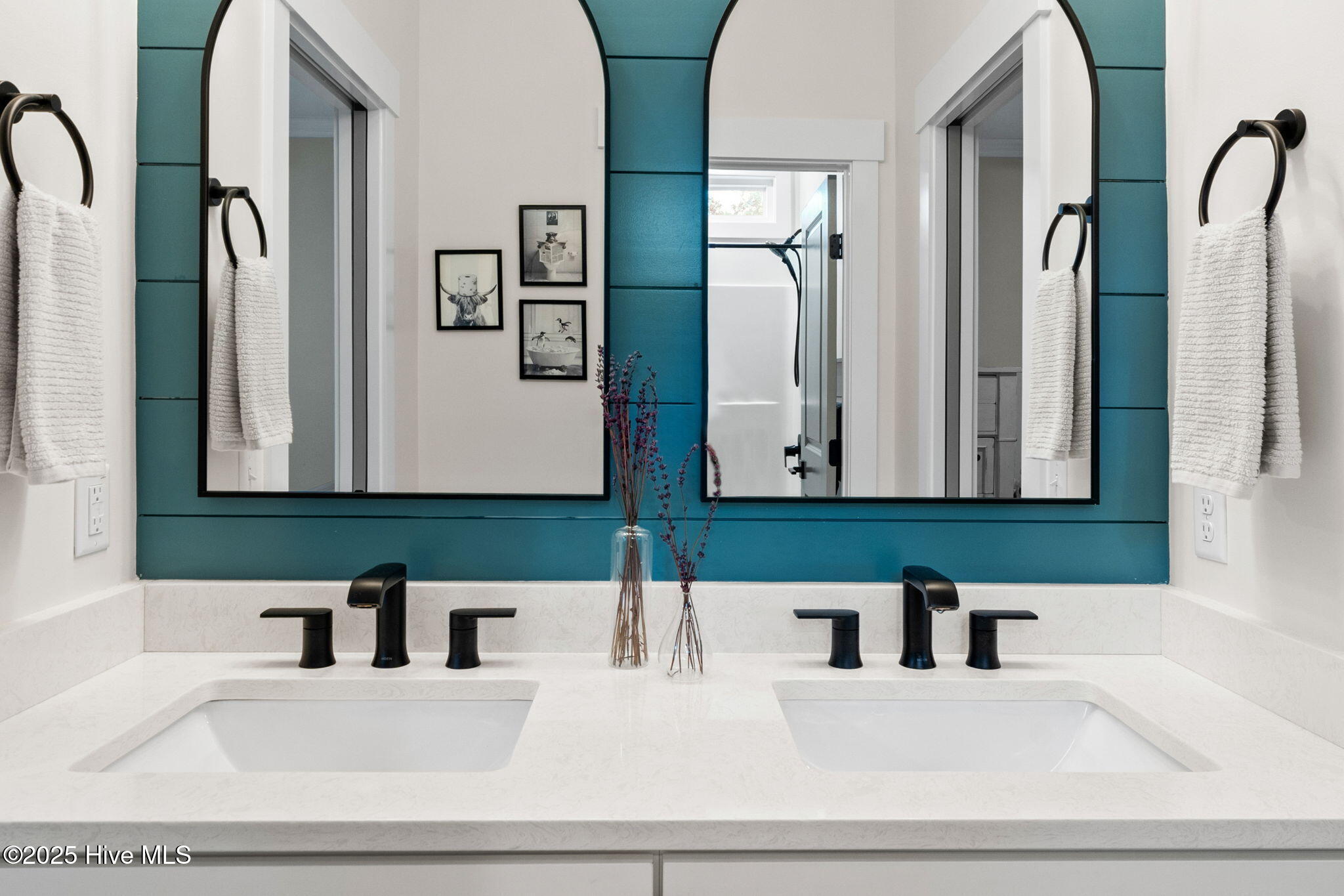 100539028 | Photo 51