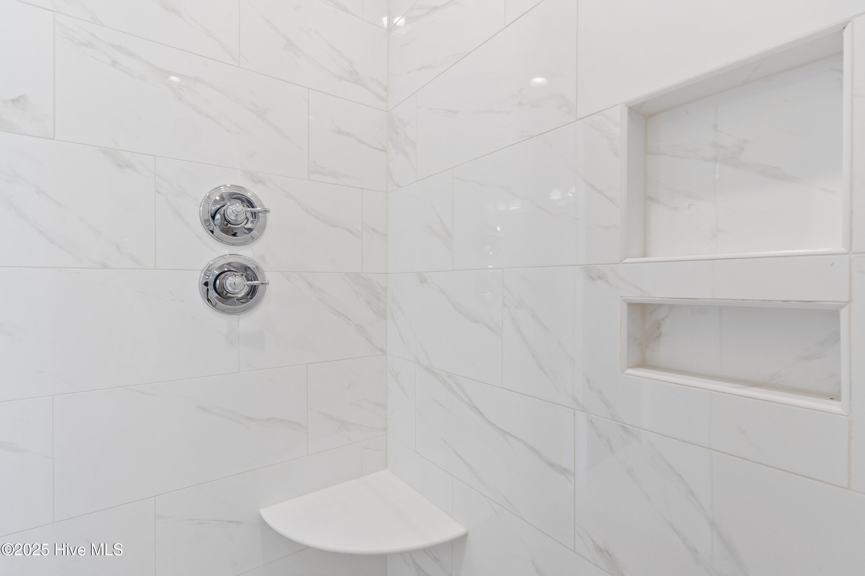 100522089 | Photo 26