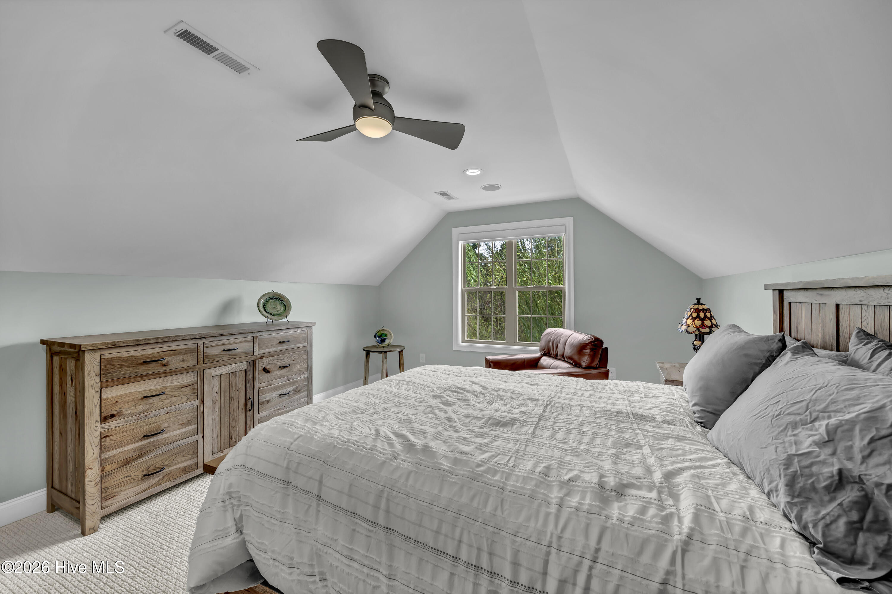 100555264 | Photo 32