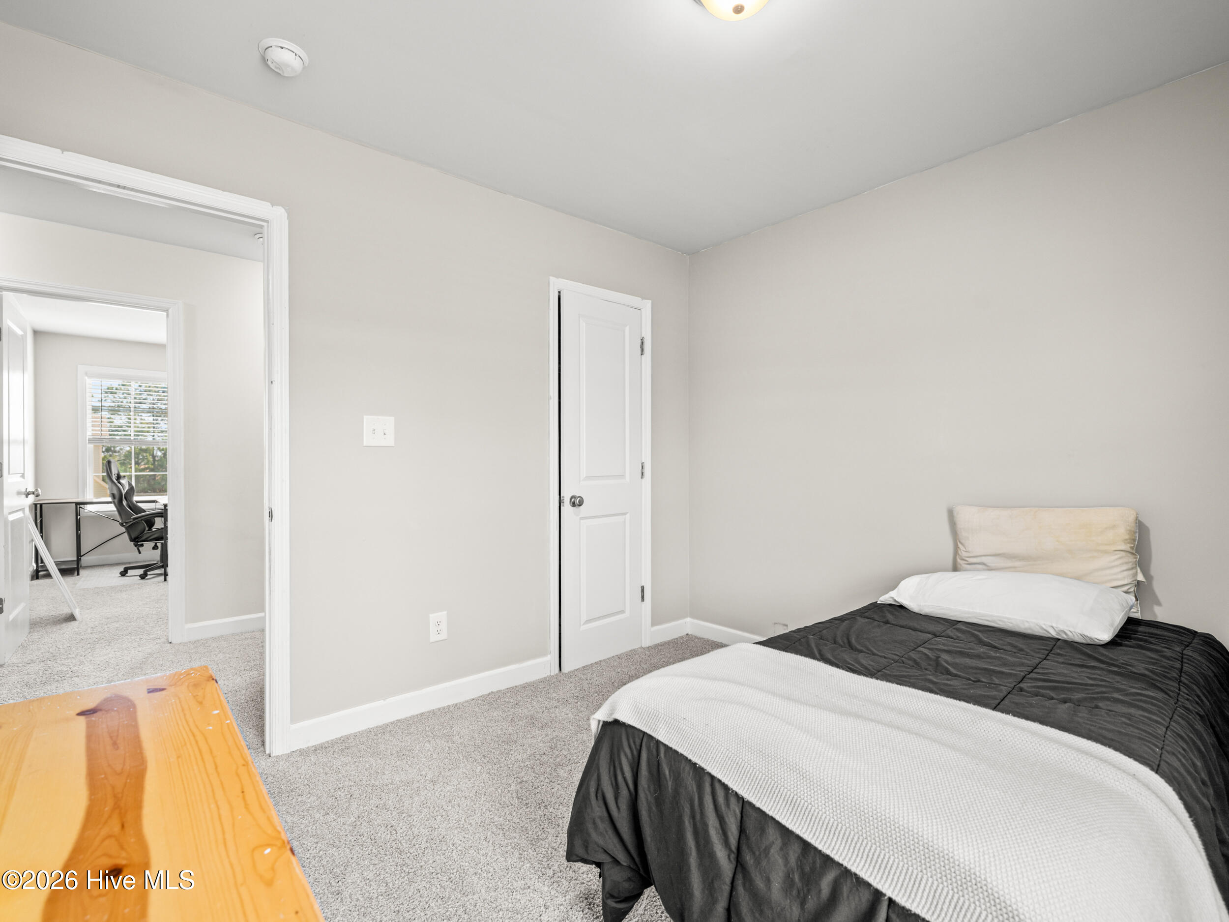 100565211 | Photo 49