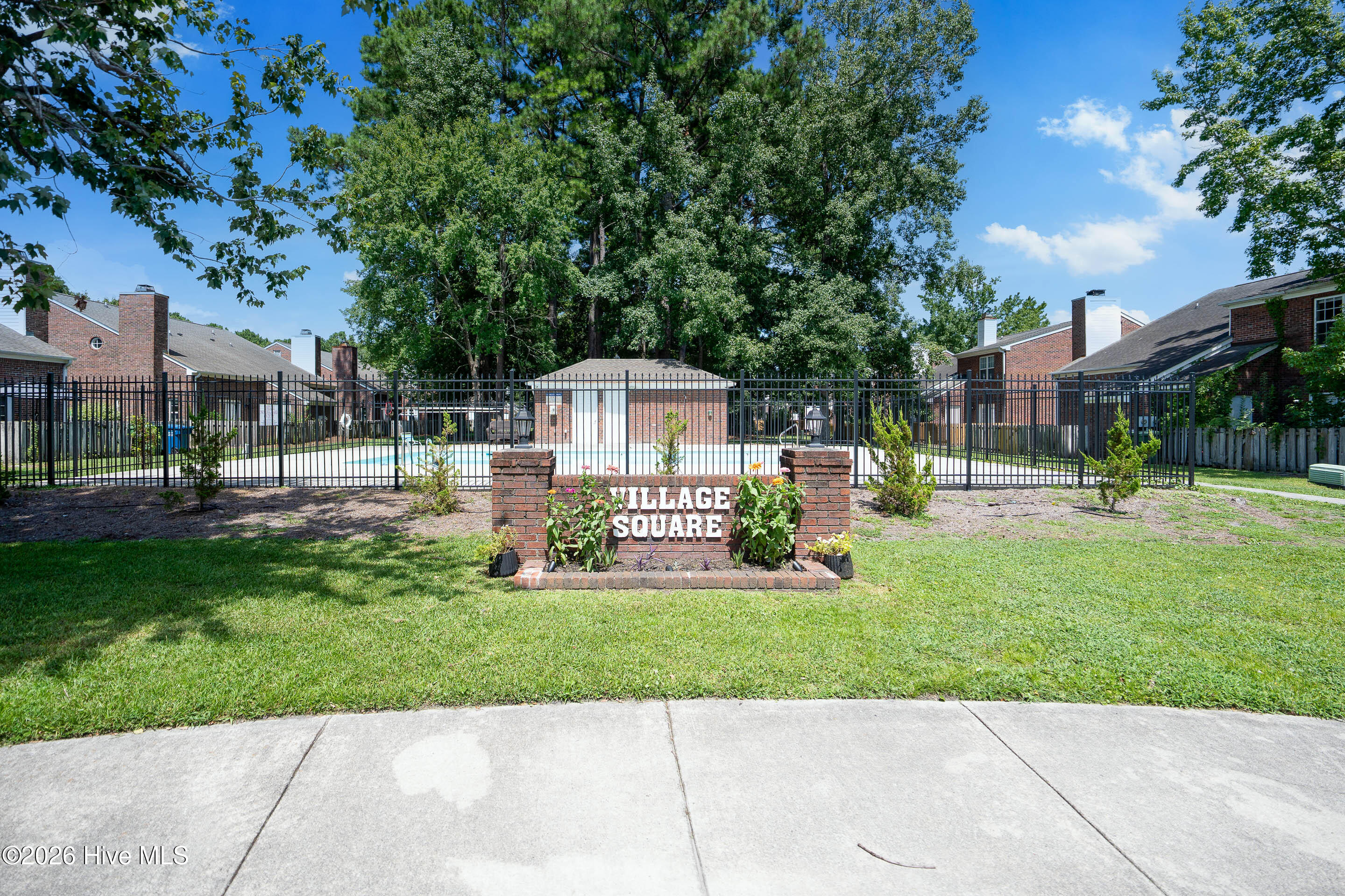 100561086 | Photo 23