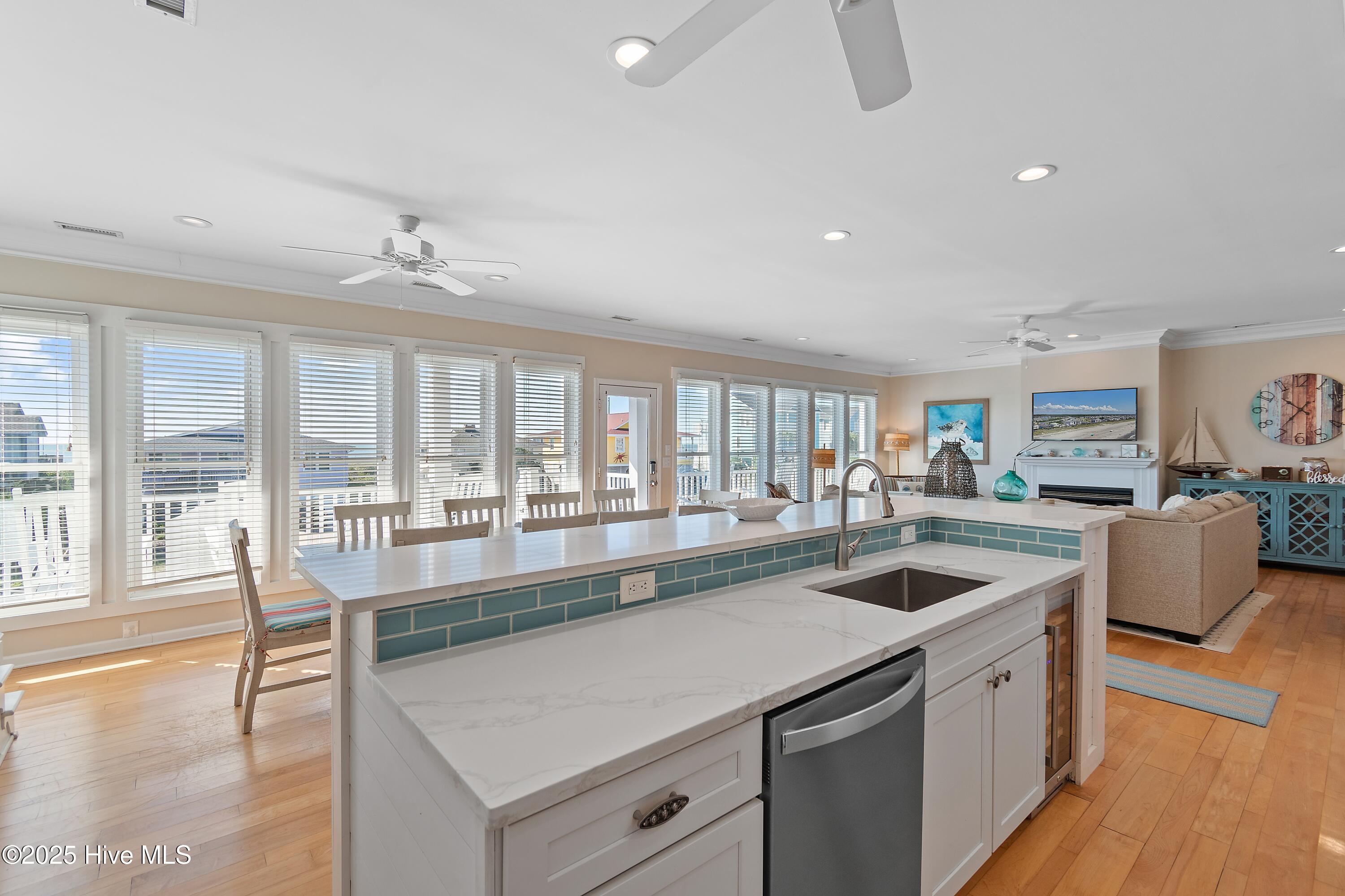 100536498 | Photo 24