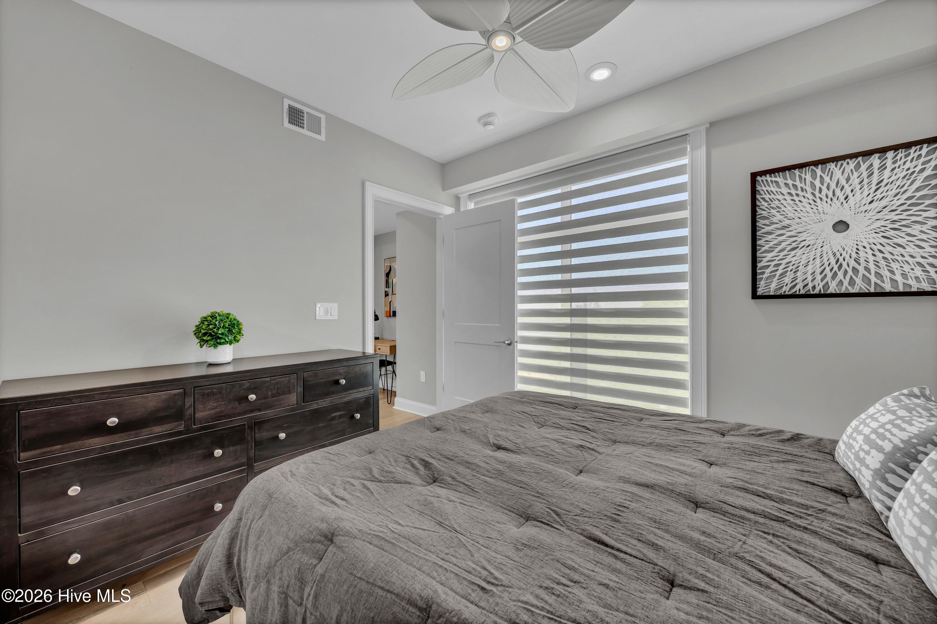 100567765 | Photo 19