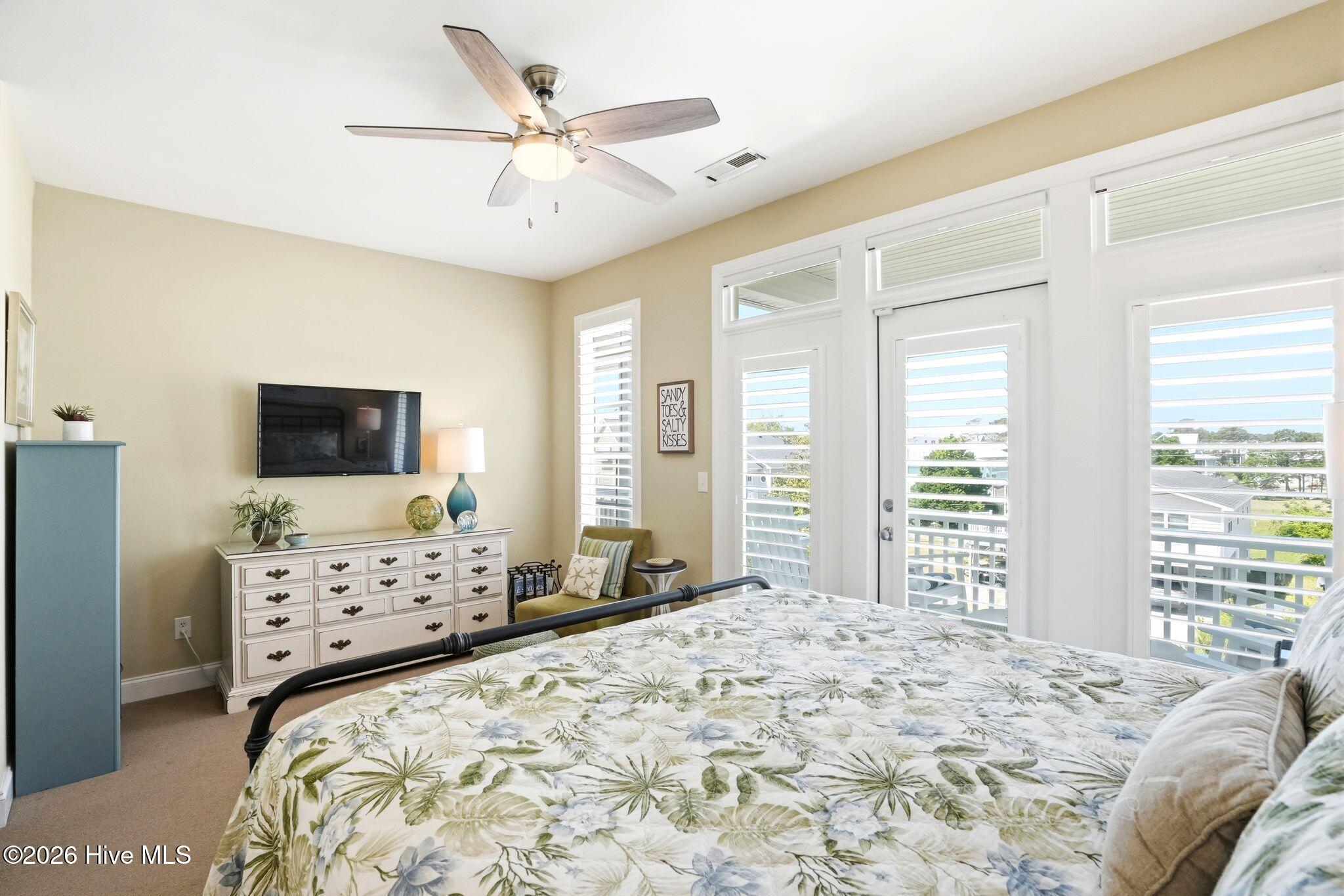 100568540 | Photo 12