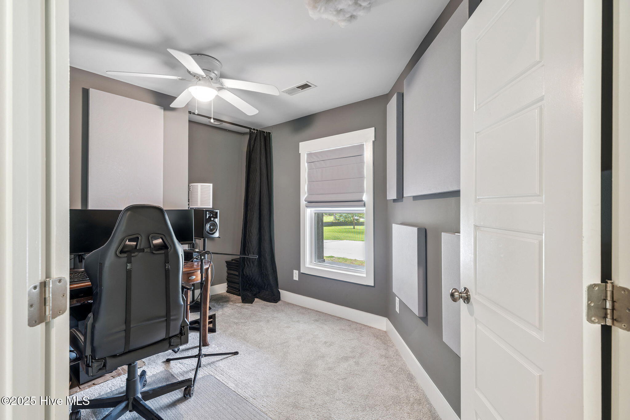 100520398 | Photo 42