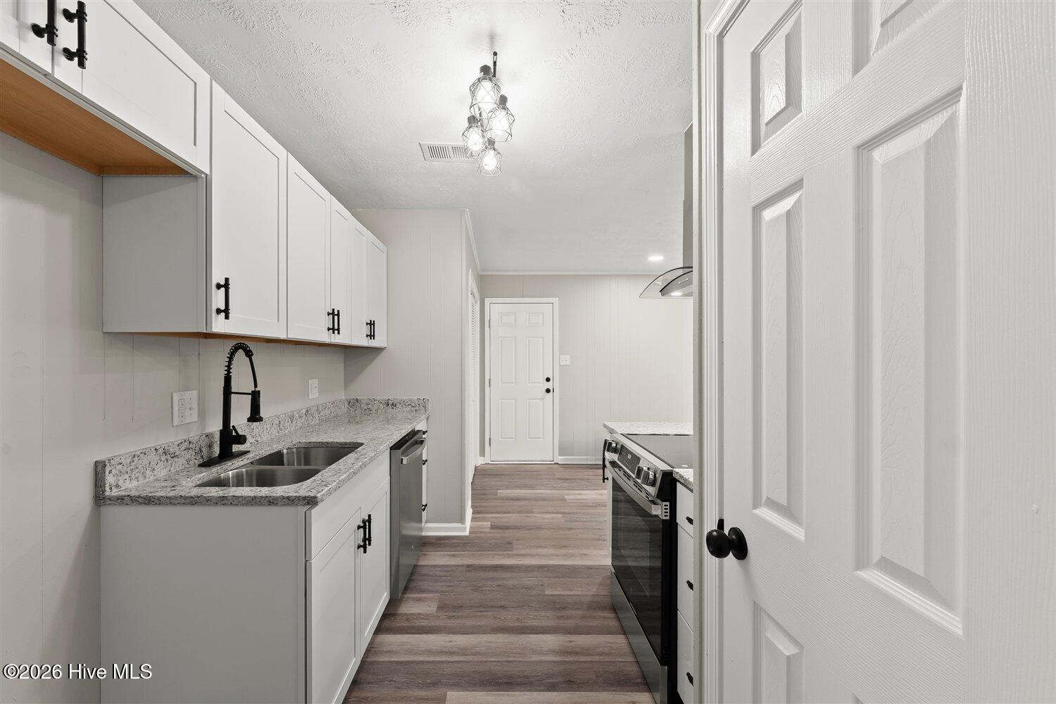 11-3605 Cameron Dr 11
