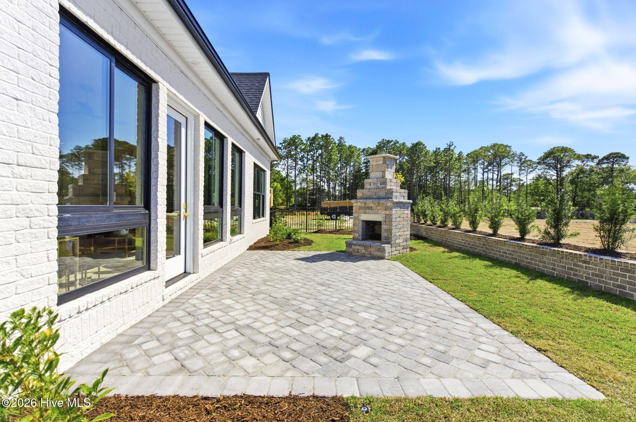 100570119 | Photo 63