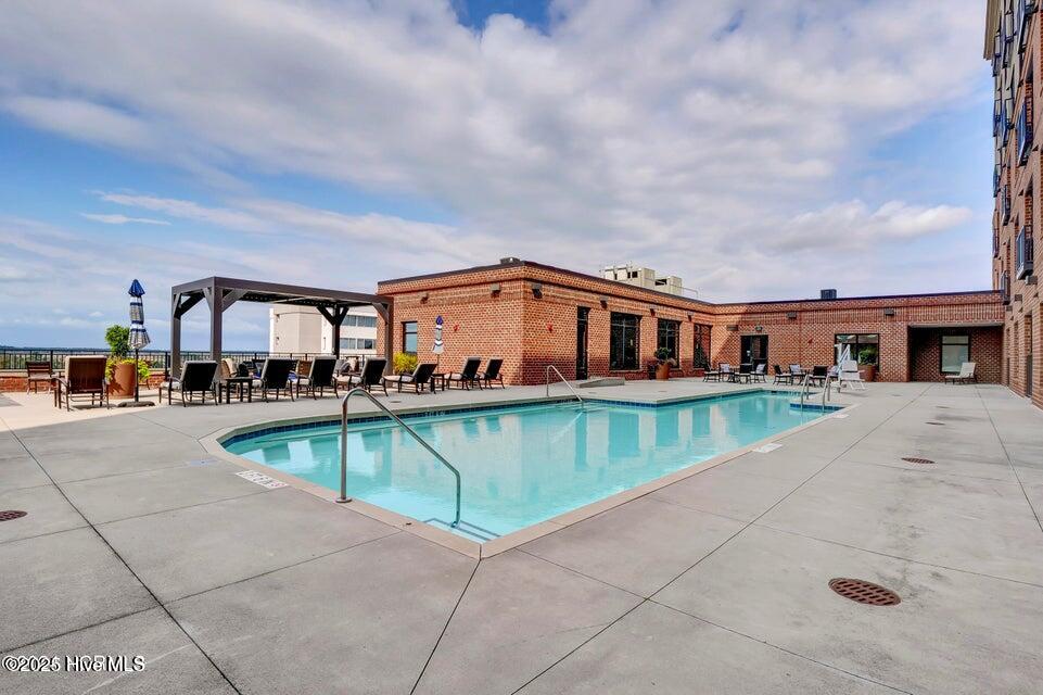 100563569 | Photo 47