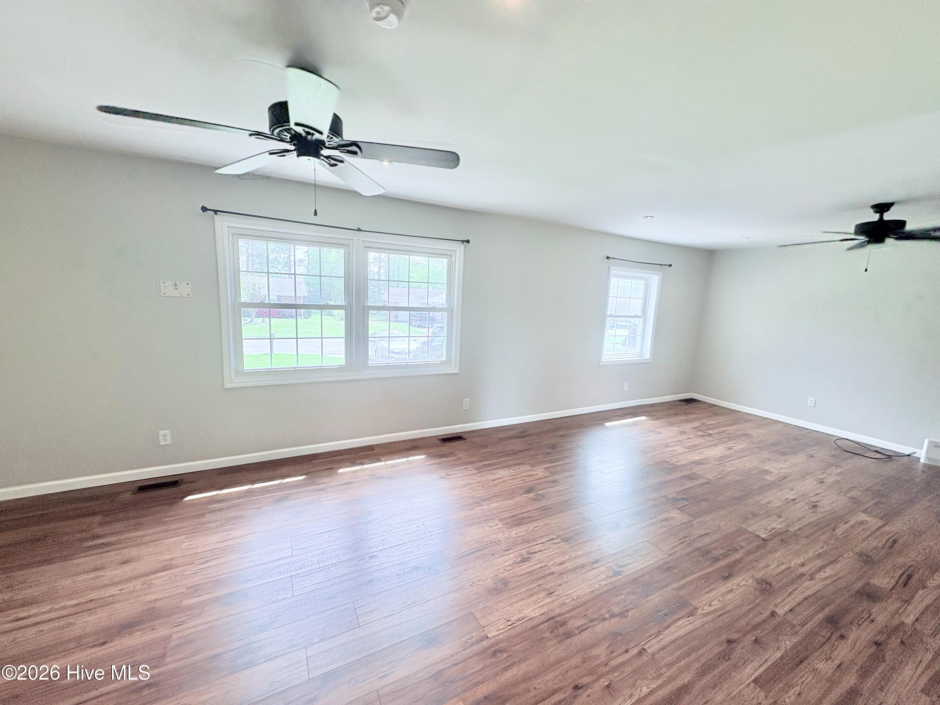 100566369 | Photo 15