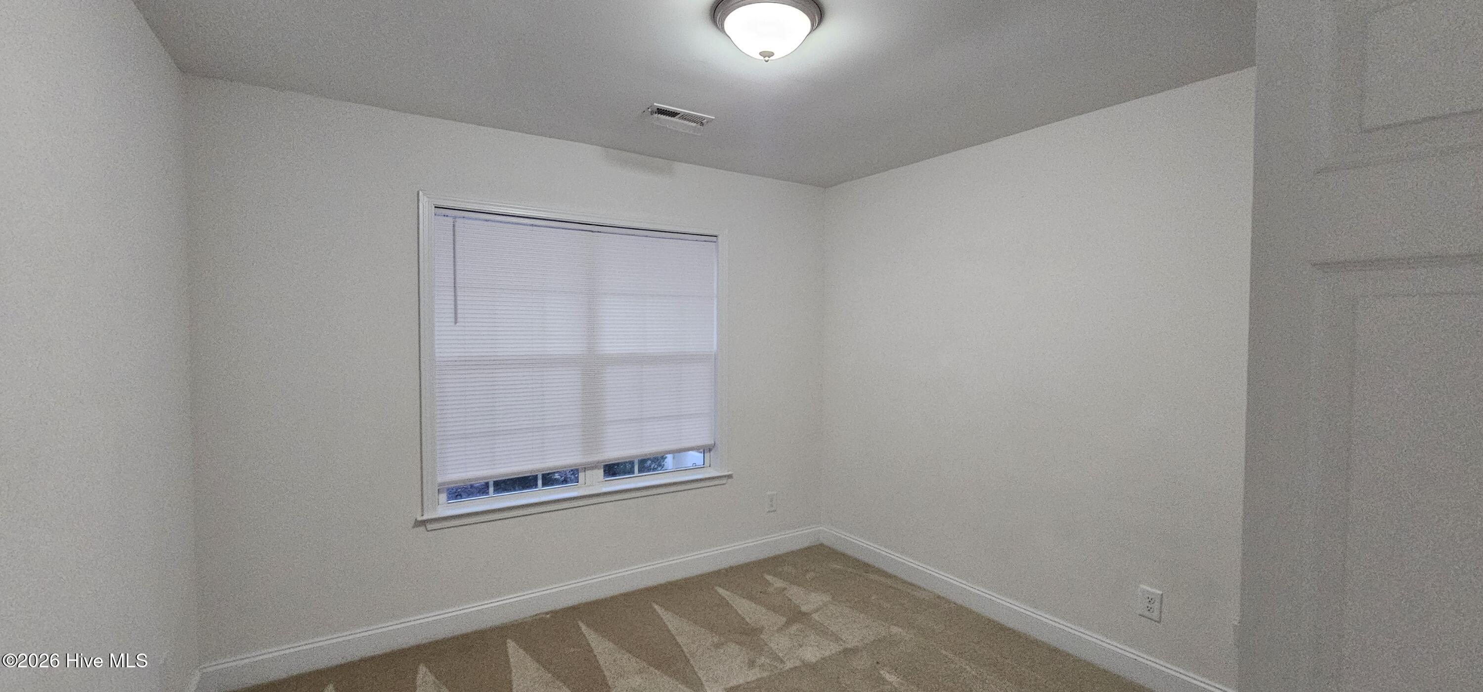 100548448 | Photo 32