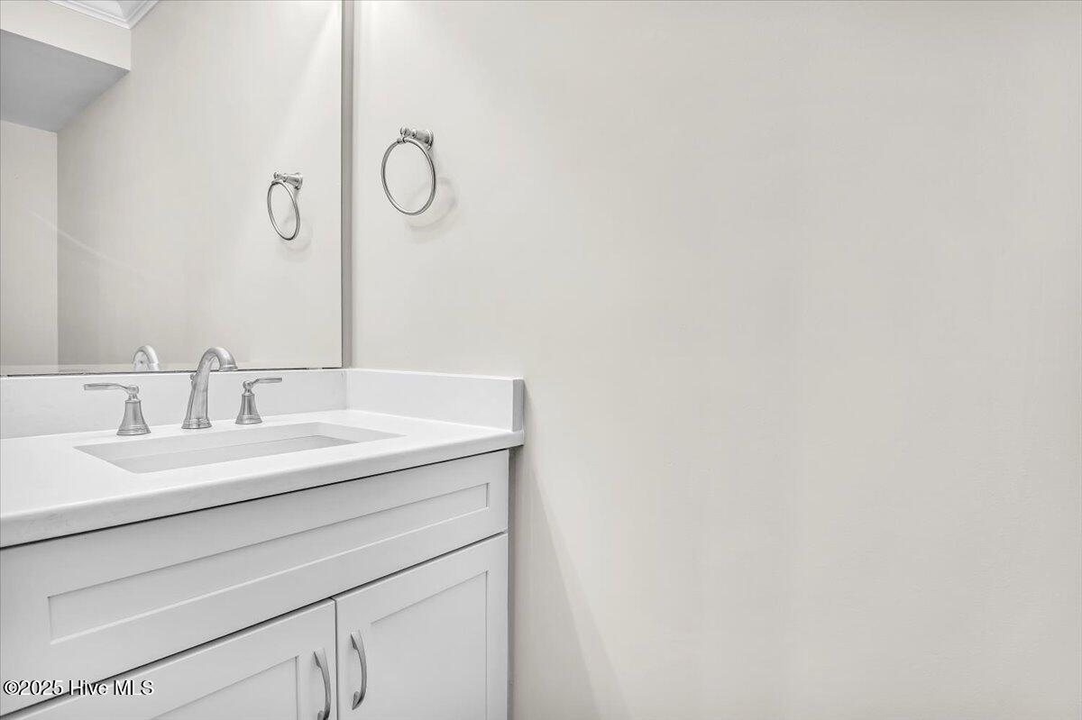 100505838 | Photo 49