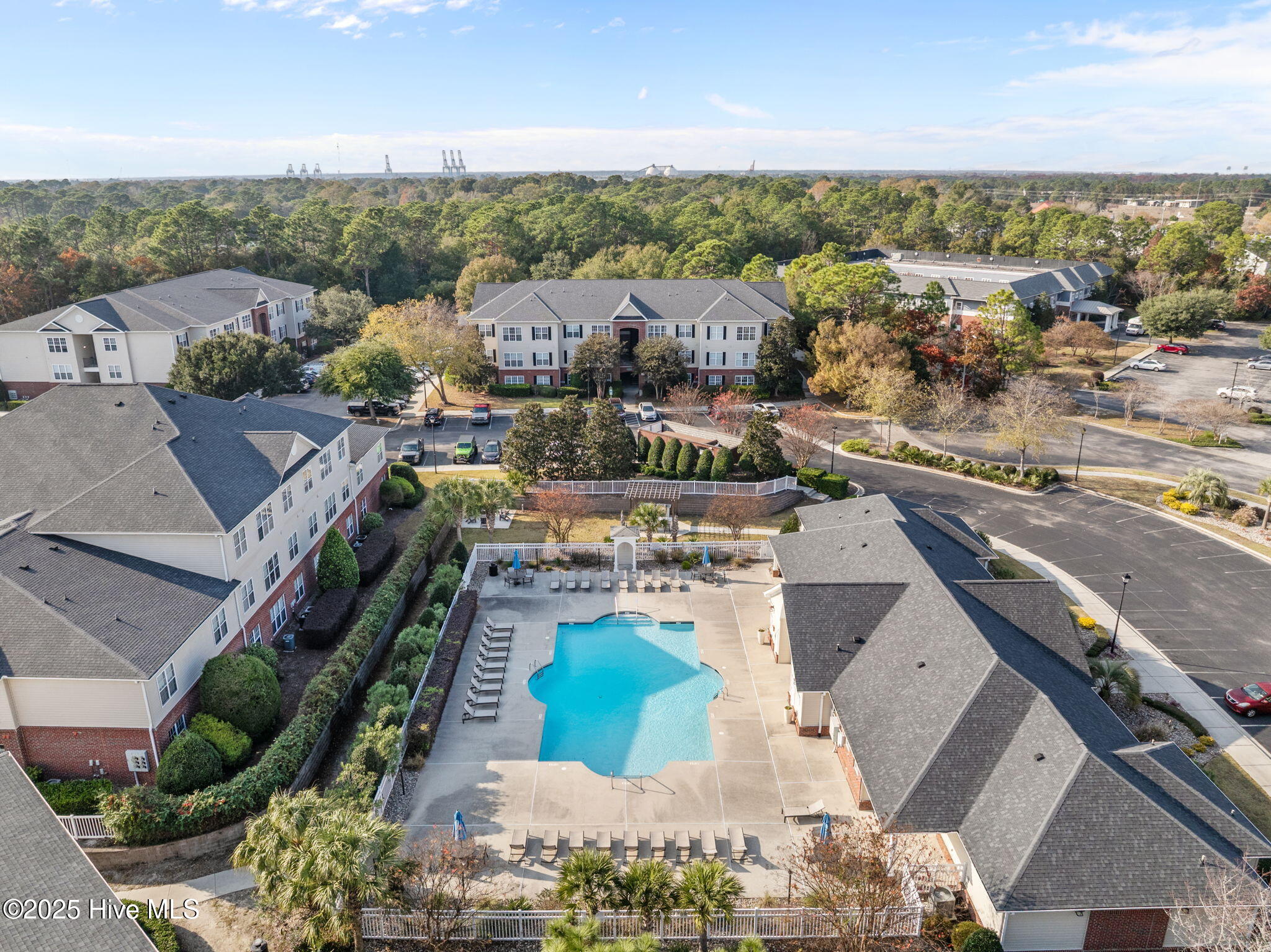 100521738 | Photo 36