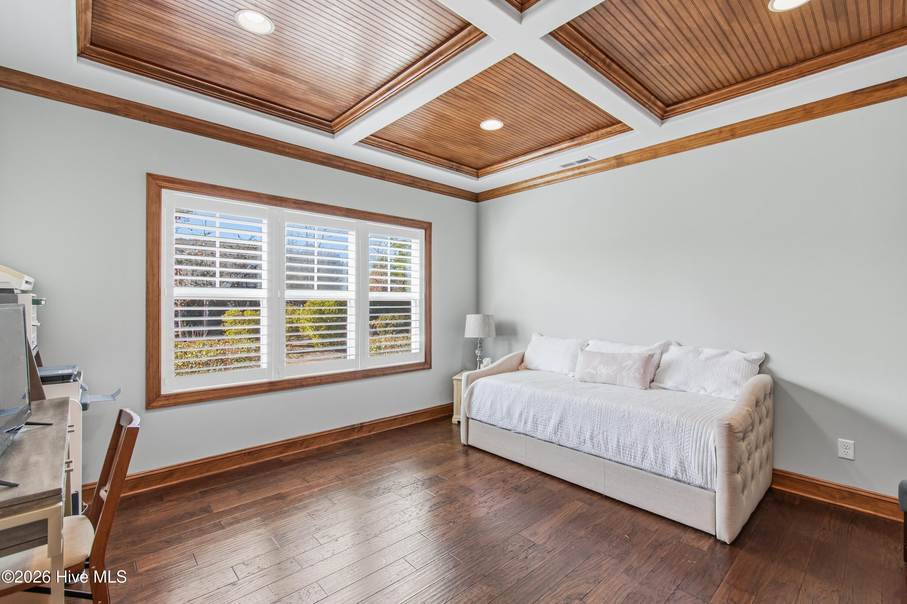 100548705 | Photo 56