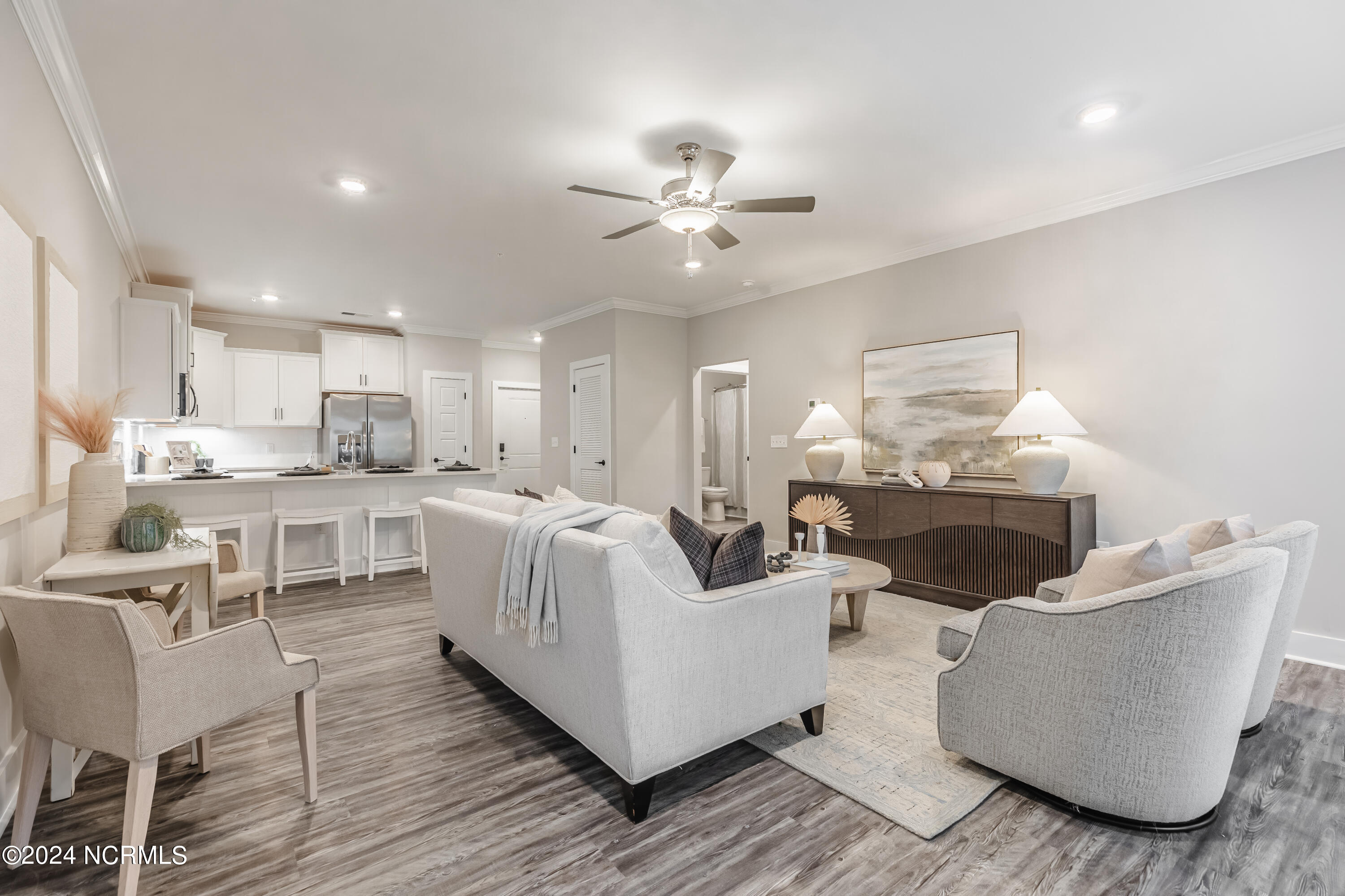 100547860 | Photo 10