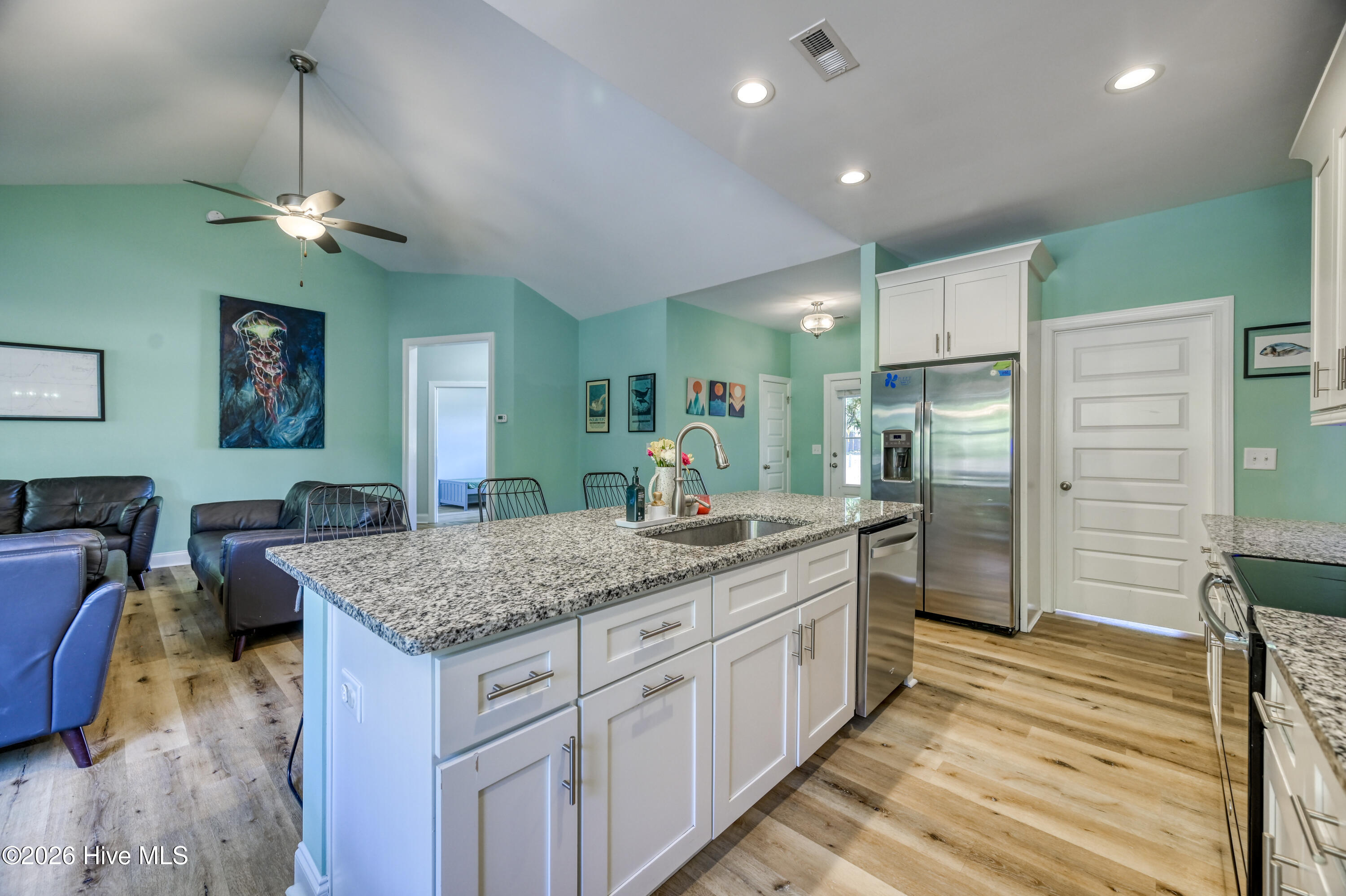 100569284 | Photo 14