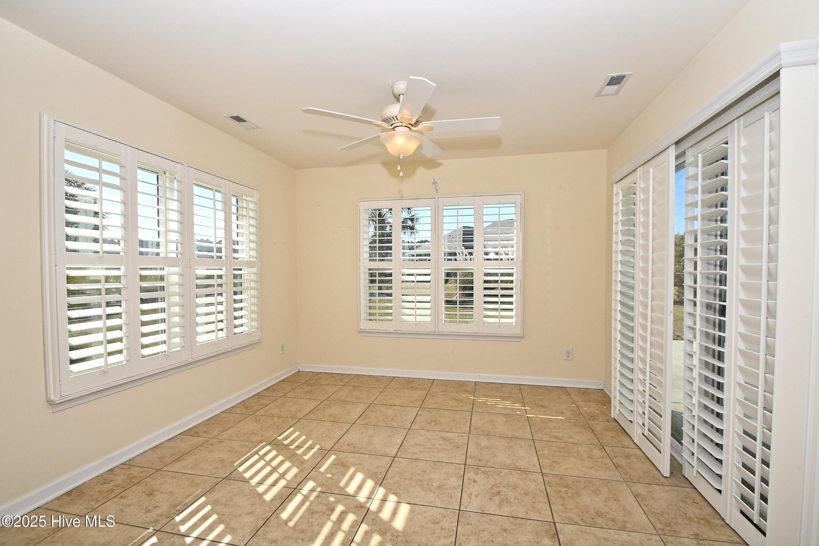 100538735 | Photo 23