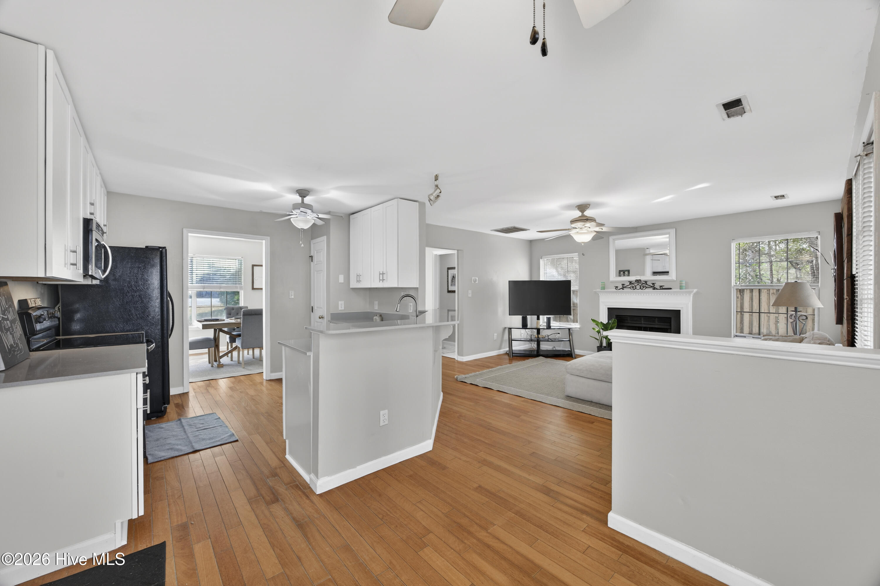 100550573 | Photo 15