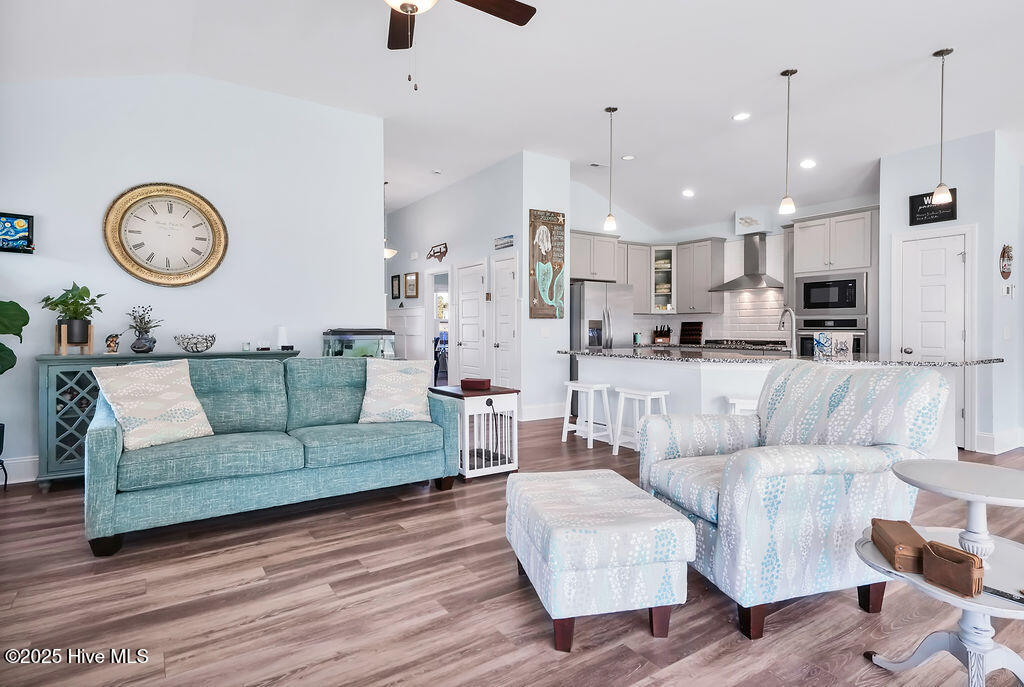 100535905 | Photo 15