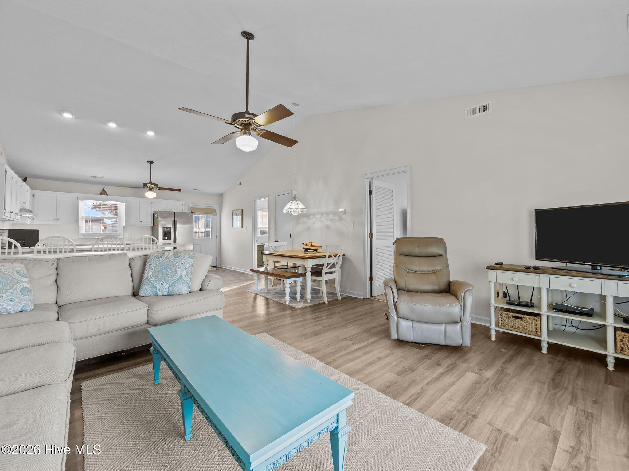 100551194 | Photo 24