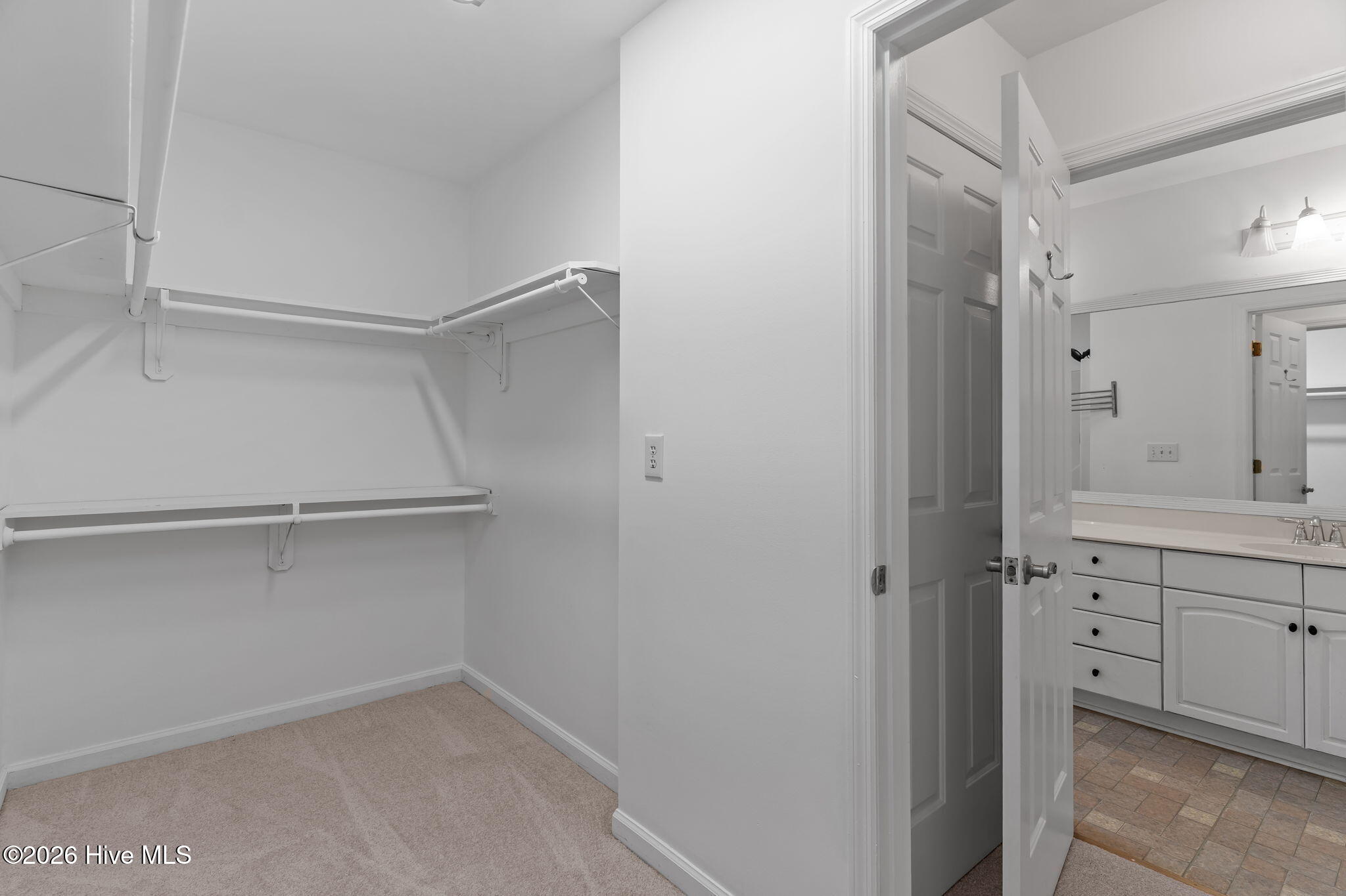 100562796 | Photo 25