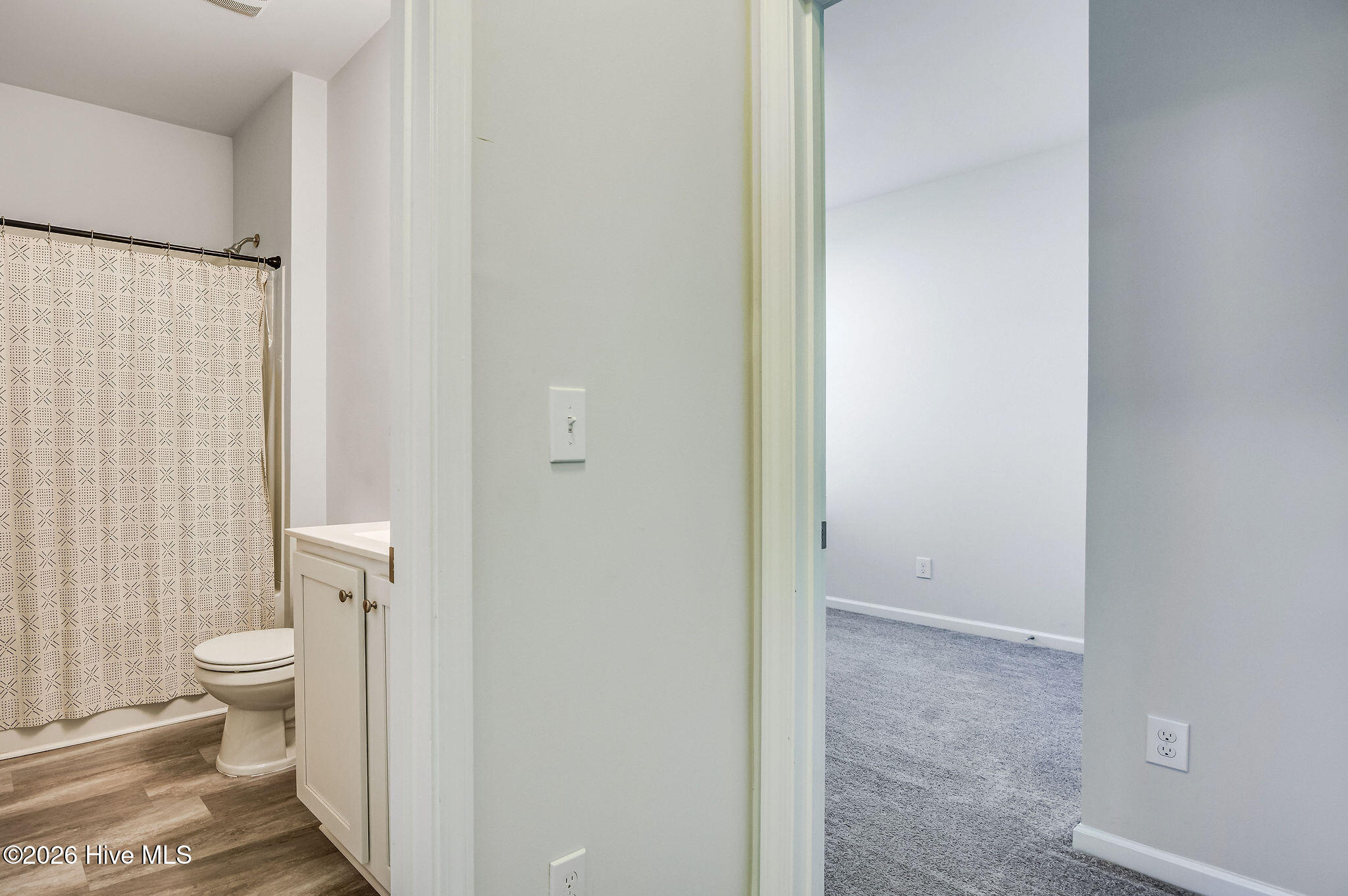 100562701 | Photo 43