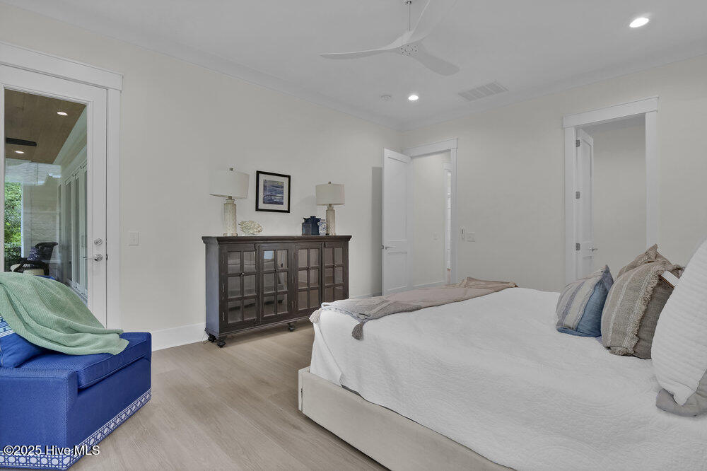 100566055 | Photo 14