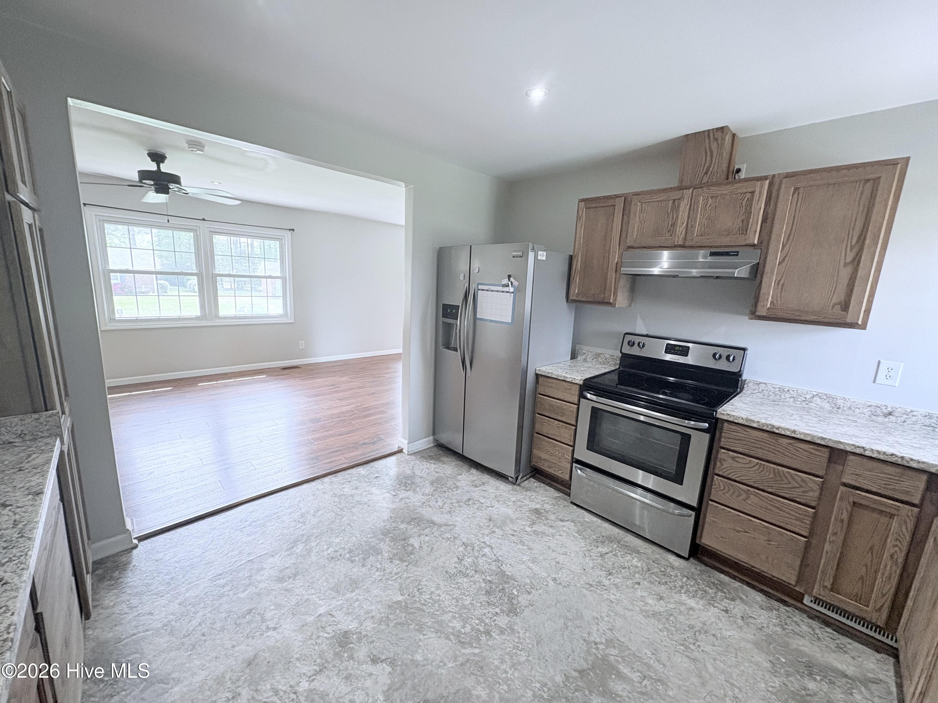 100566369 | Photo 22