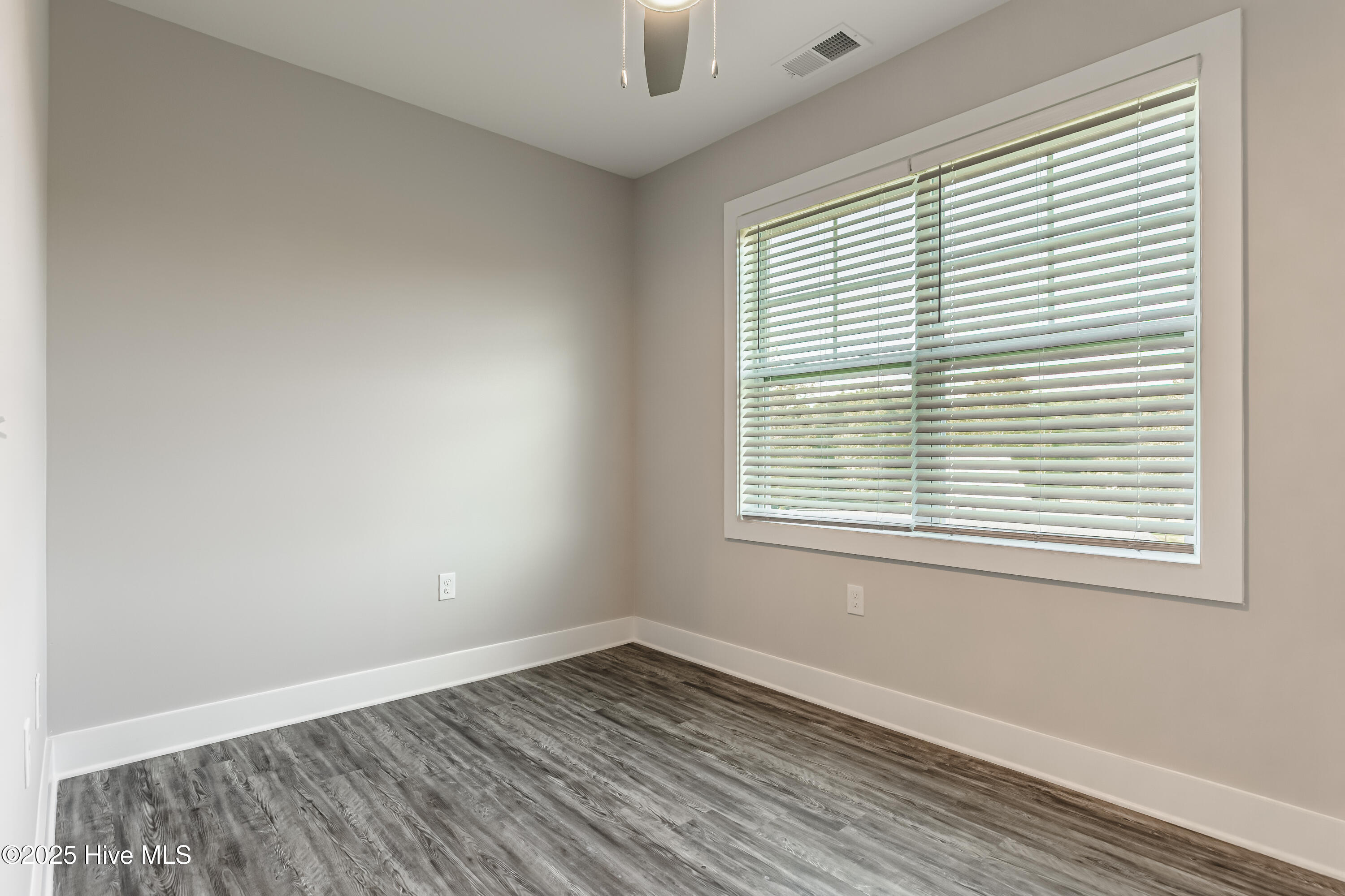 100529364 | Photo 13