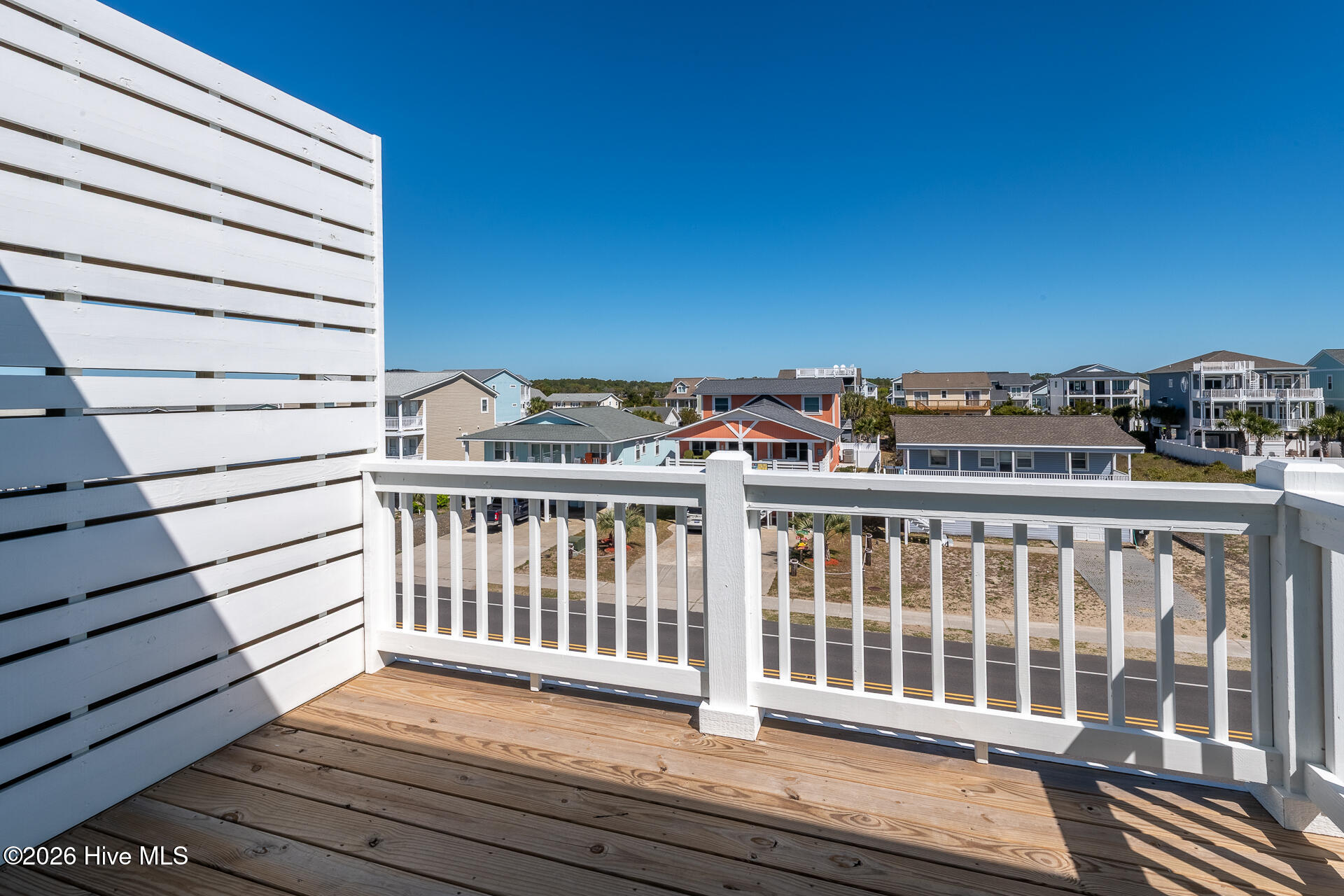 100568096 | Photo 46