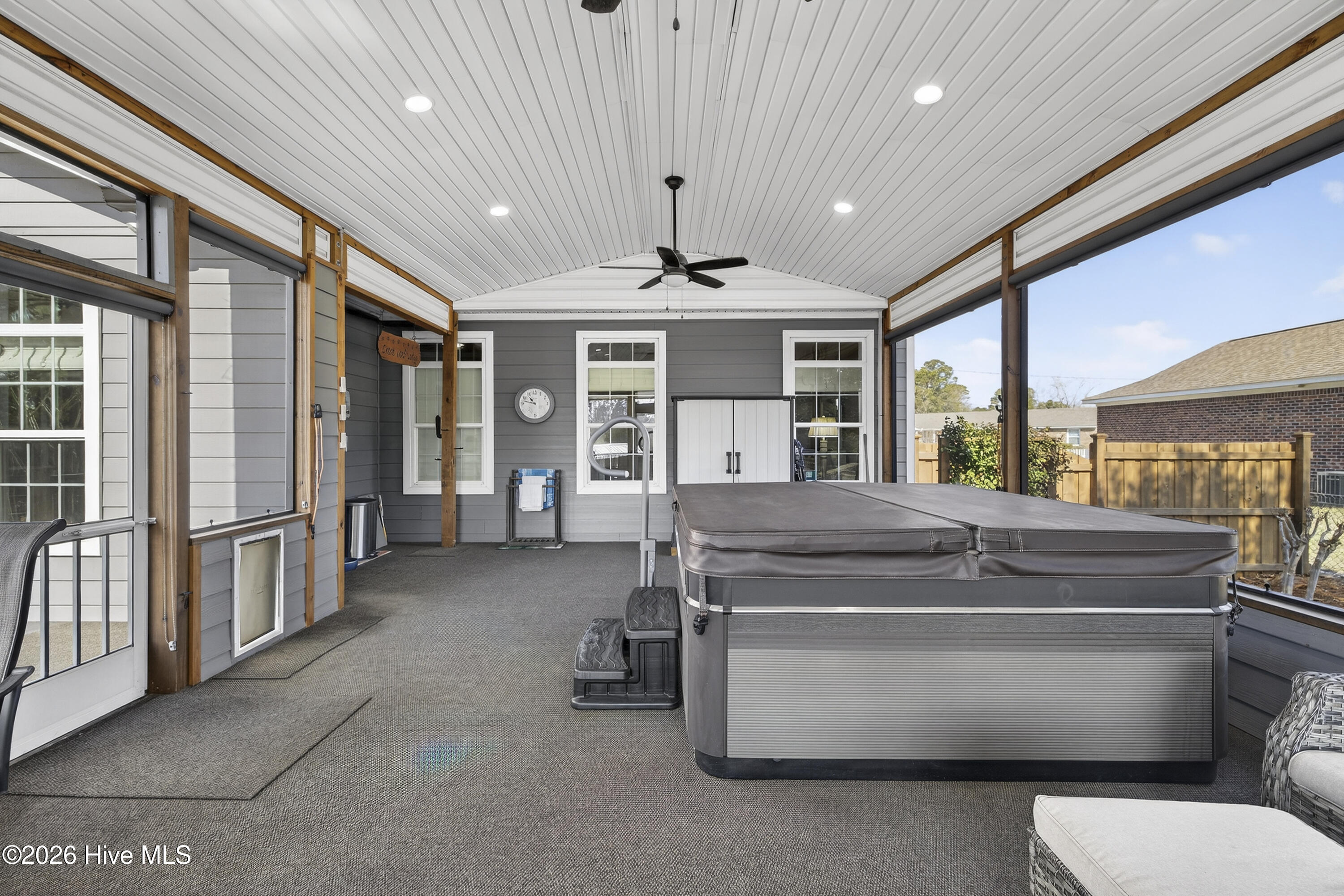 100553649 | Photo 19