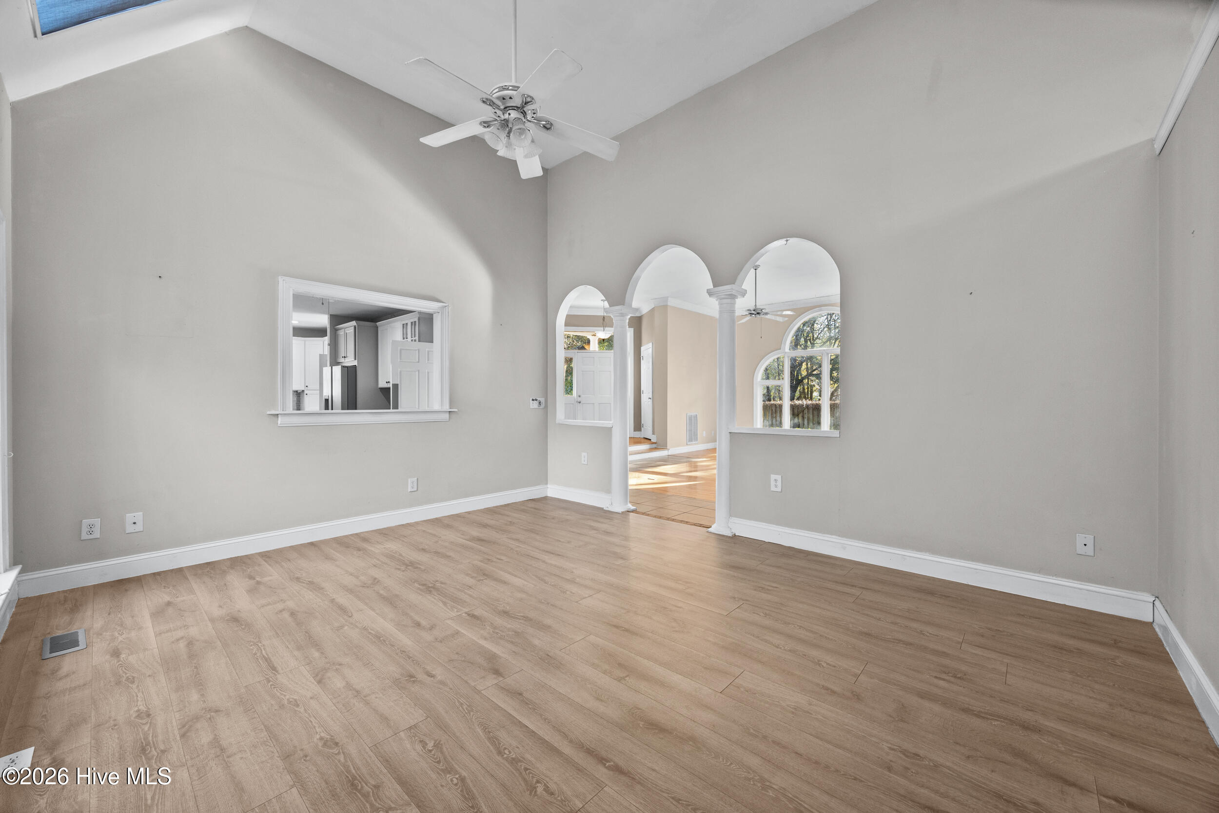 100554944 | Photo 24