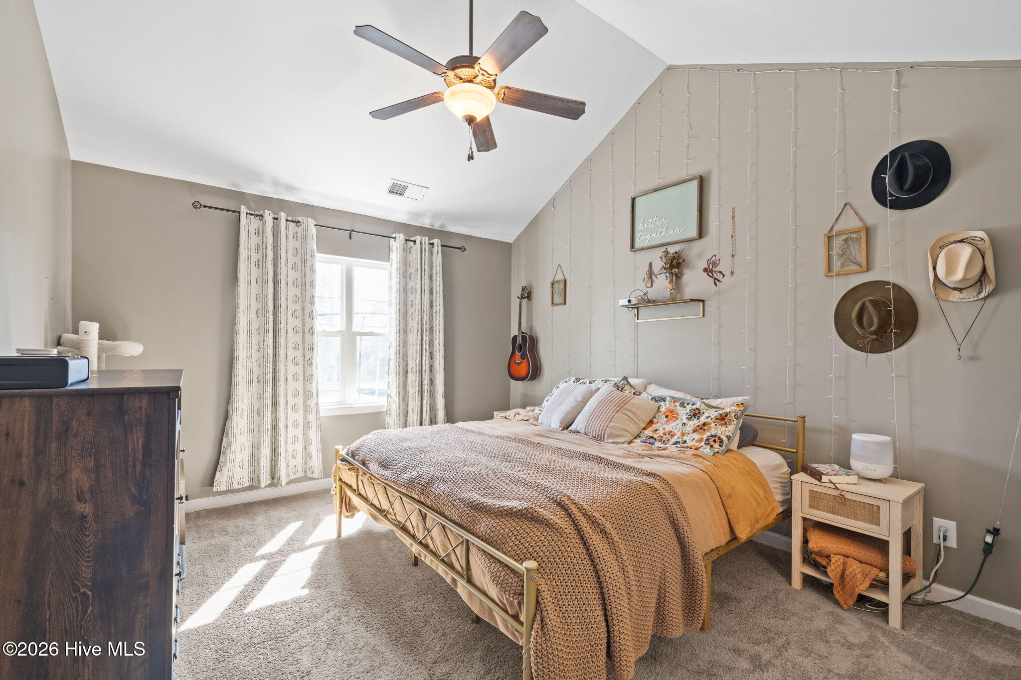 100558227 | Photo 19