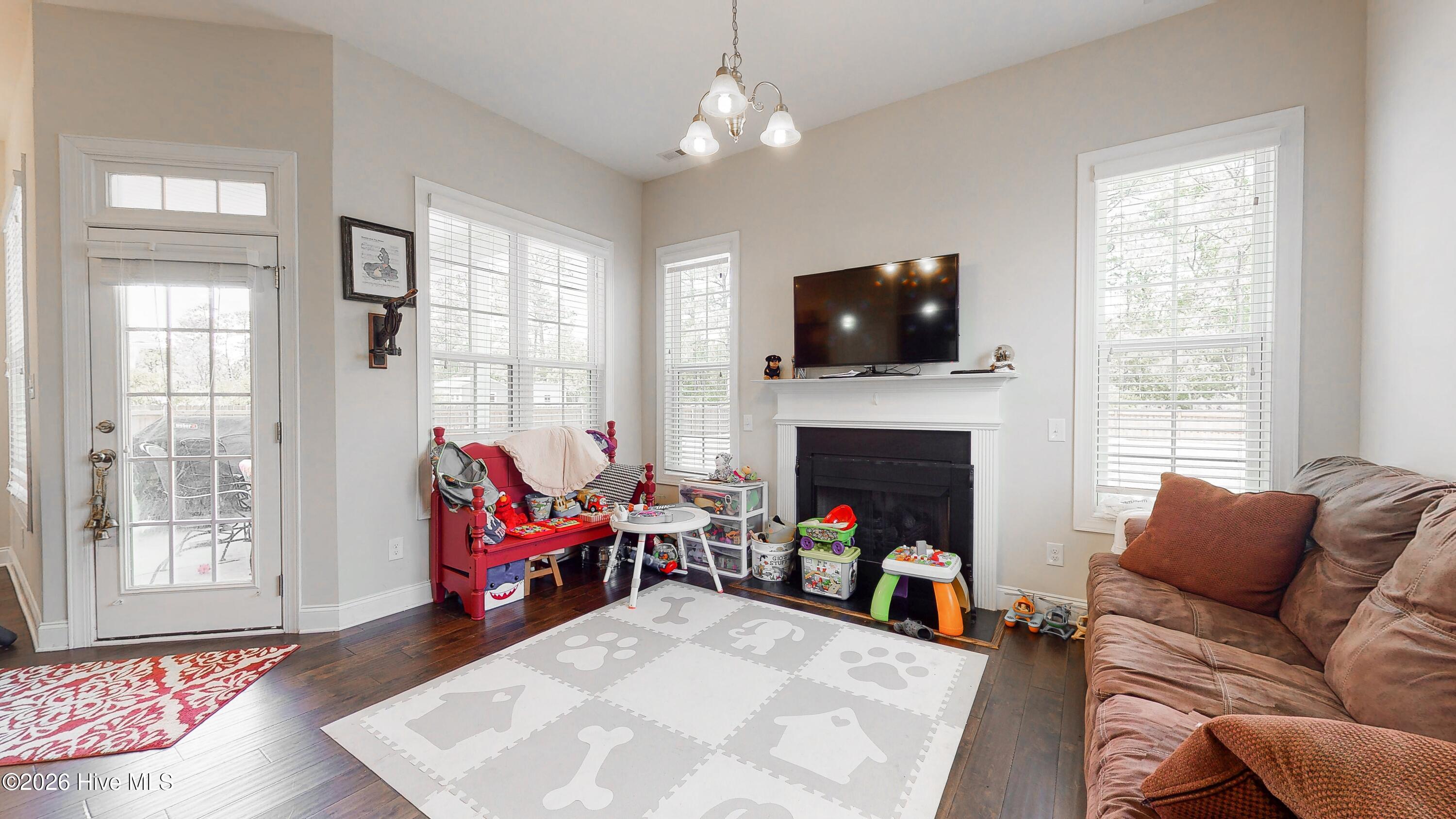 100570158 | Photo 14